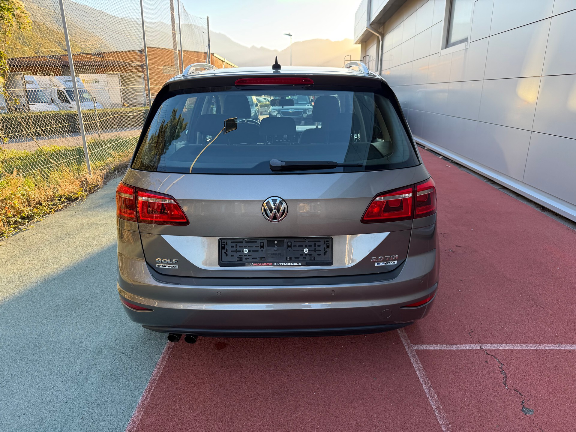 VW Golf Sportsvan 2.0 TDI Highline DSG-image-5