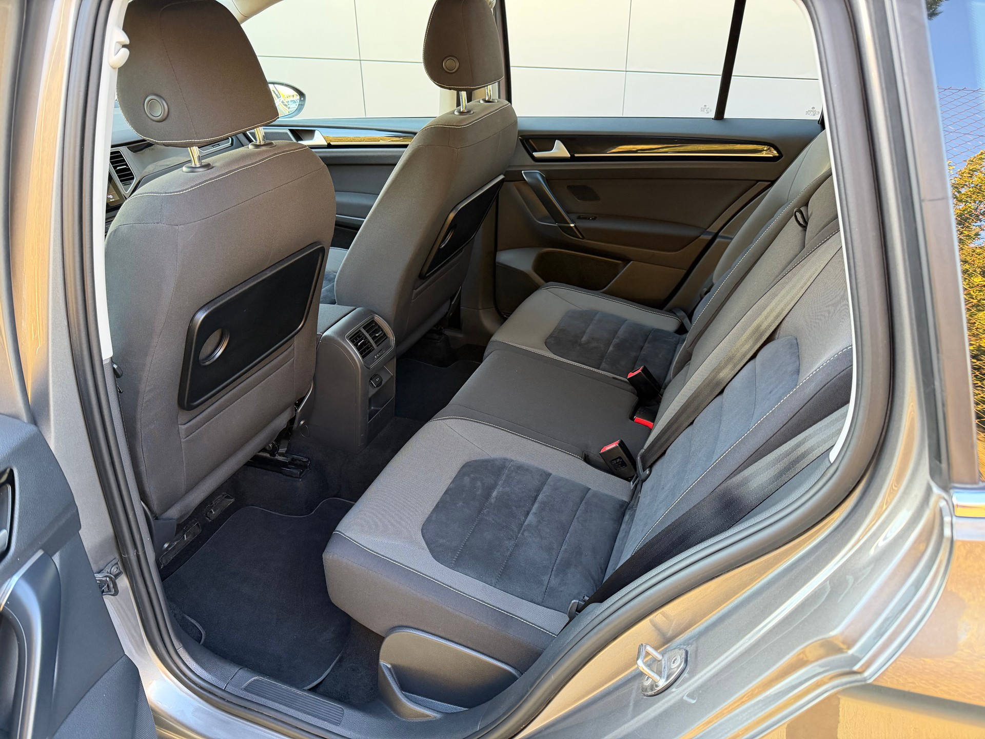 VW Golf Sportsvan 2.0 TDI Highline DSG-image-10