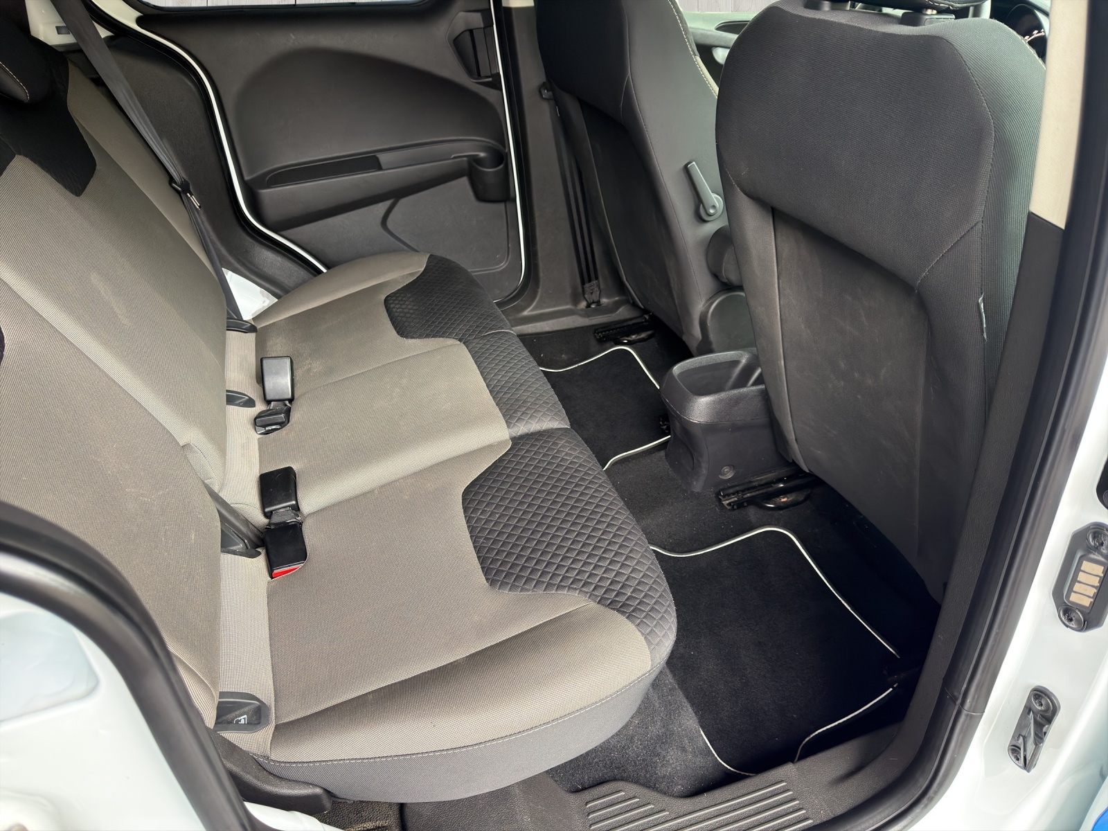 FORD Transit Courier Combi 1.5 TDCi Ambiente-image-12