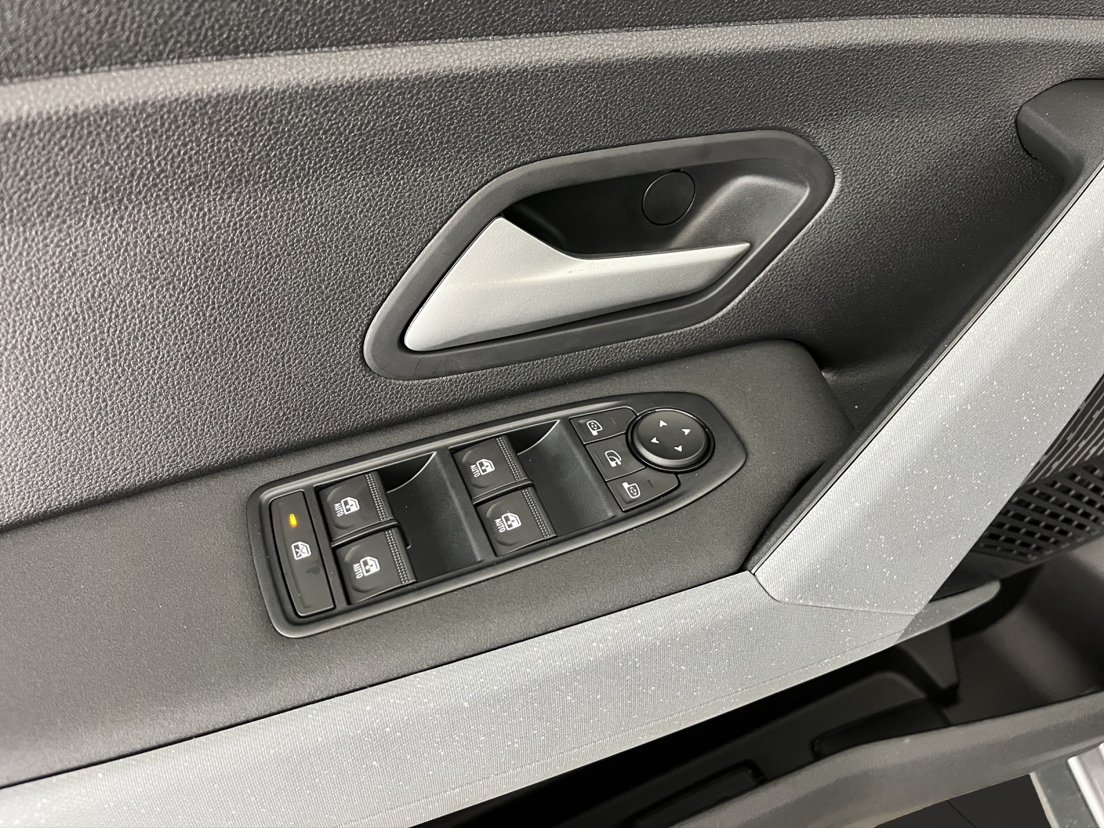 DACIA Duster 1.2 Hybrid Journey 4WD-image-13