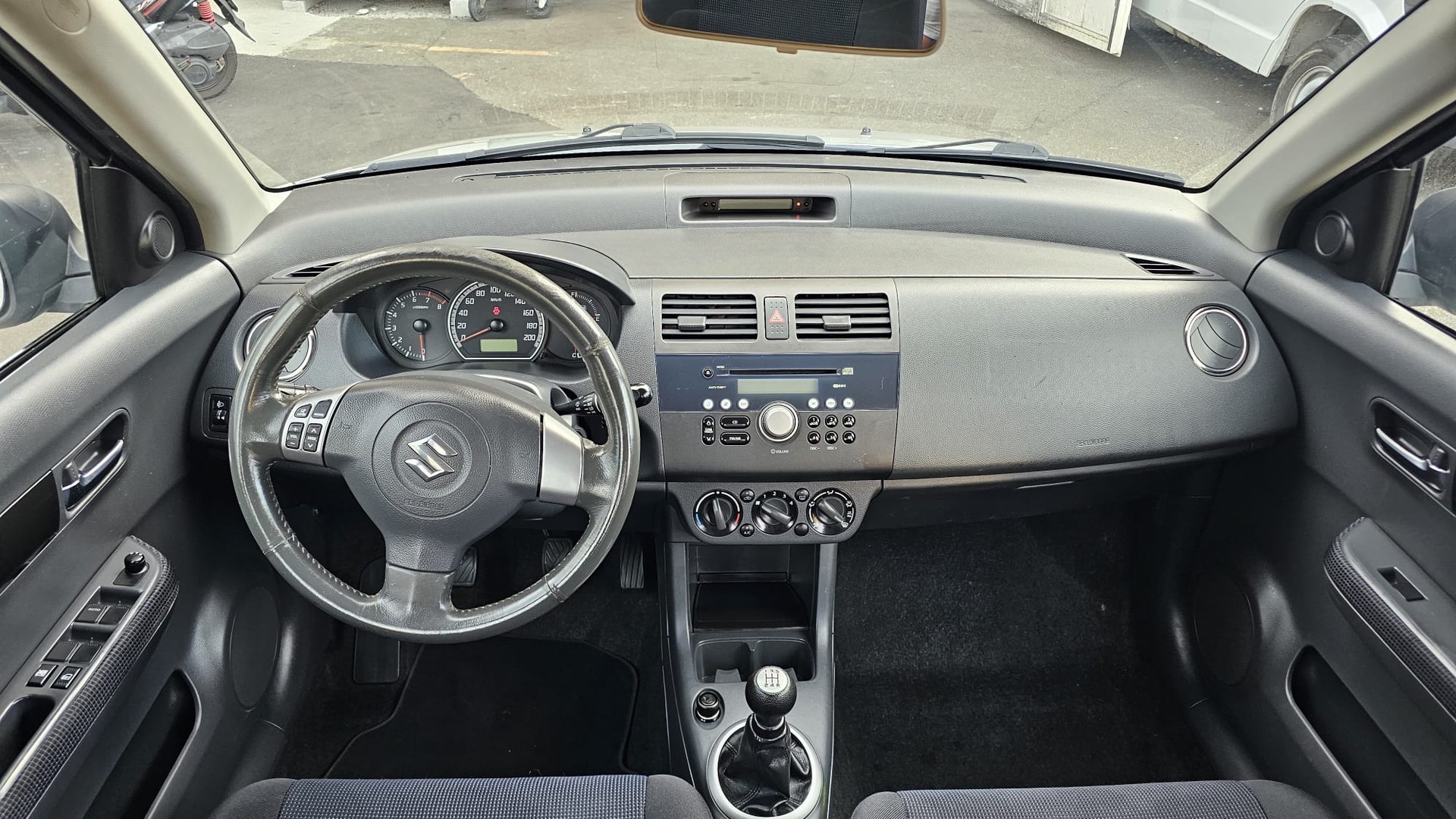 SUZUKI Swift 1.3i 16V GL Top 4x4-image-10
