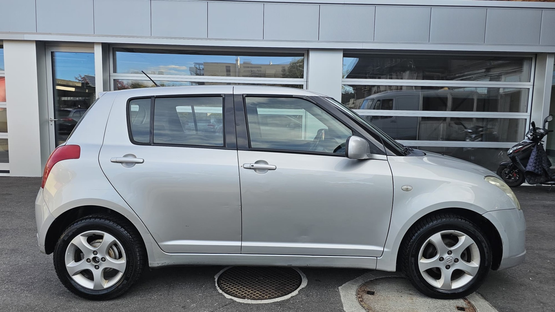 SUZUKI Swift 1.3i 16V GL Top 4x4-image-3