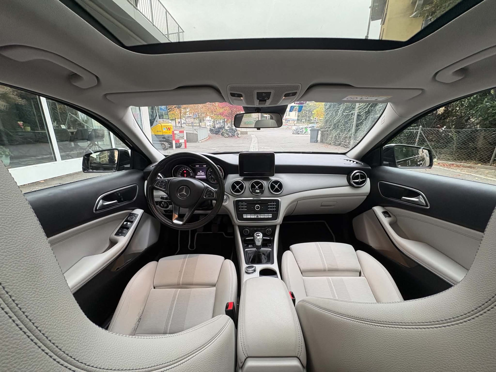 MERCEDES-BENZ GLA 200-image-4