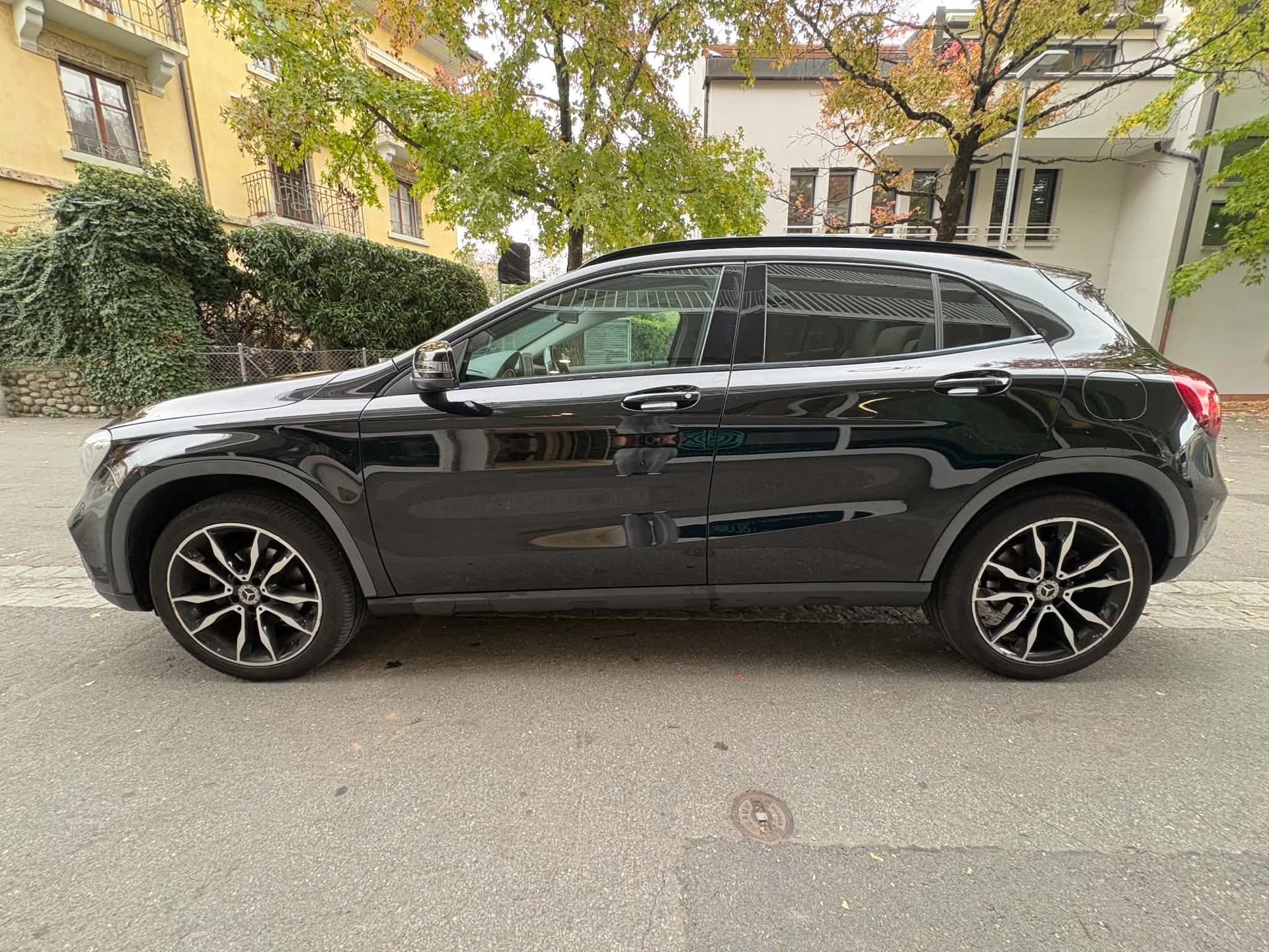 MERCEDES-BENZ GLA 200-image-2