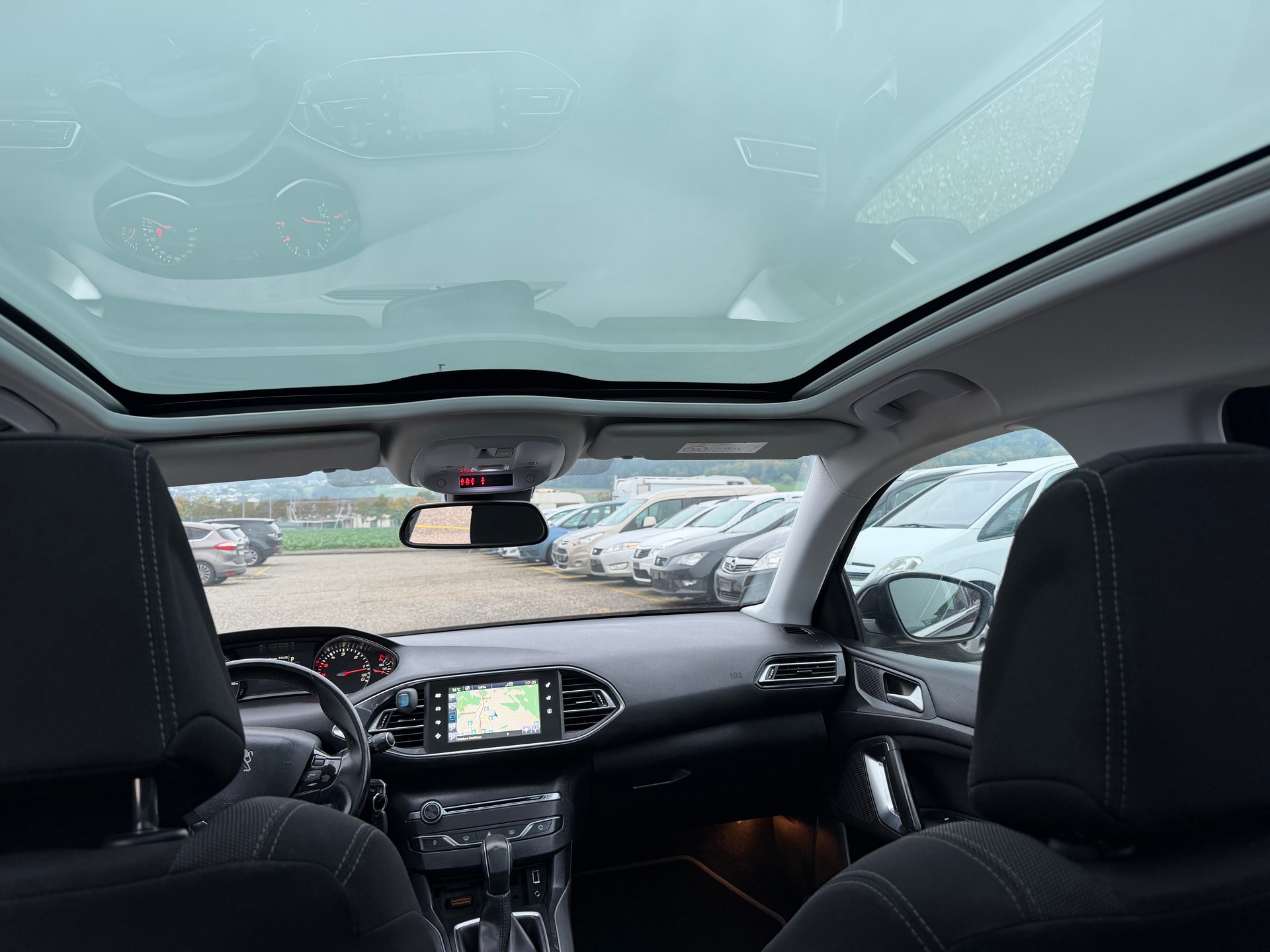 PEUGEOT 308 SW 1.6BluHDI Style Automatic-image-8
