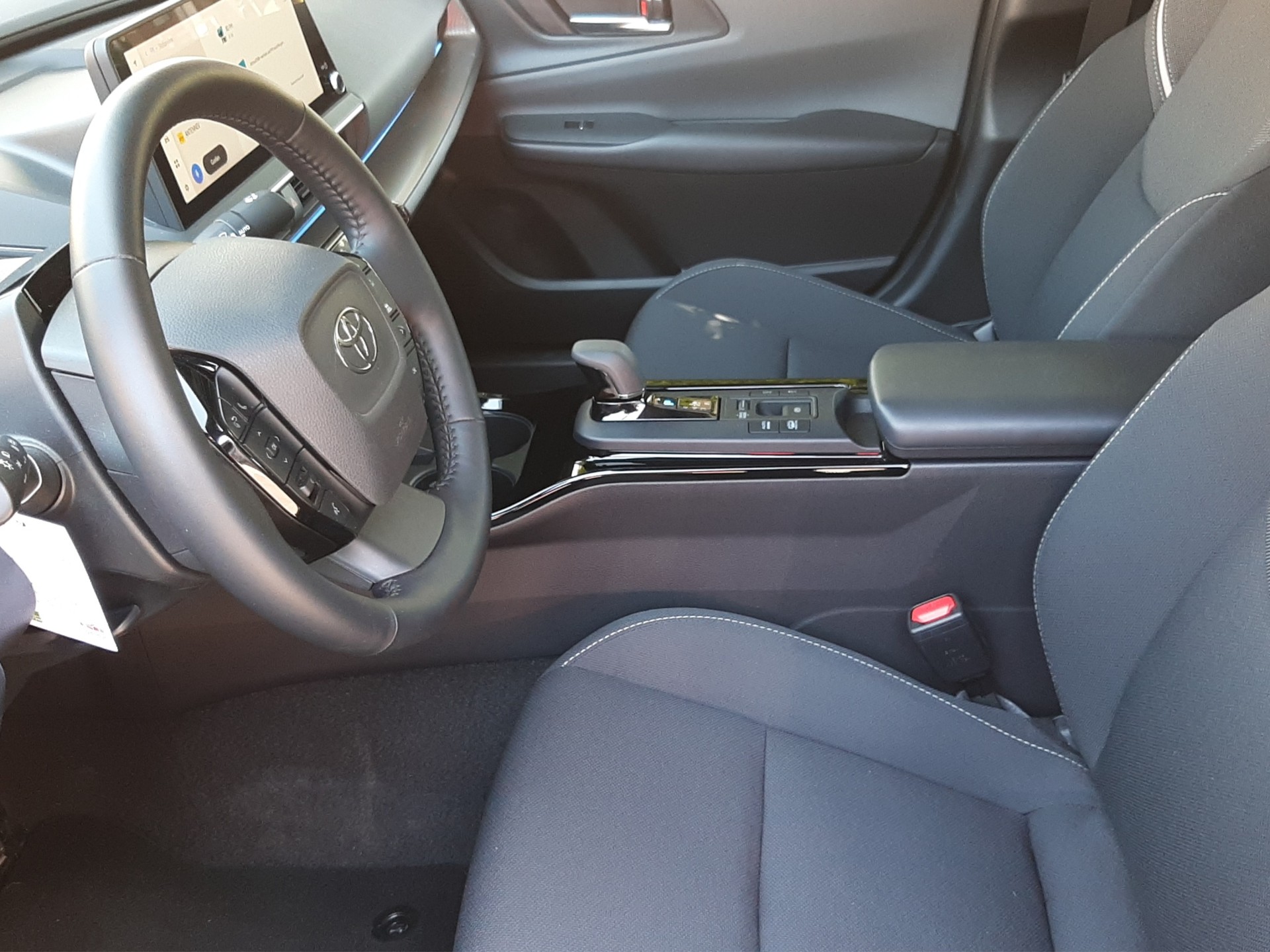 TOYOTA Prius 2.0 Plug-In-Hybrid Style-image-23