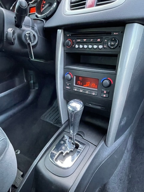 PEUGEOT 207 1.6 16V XS Automatic-image-20