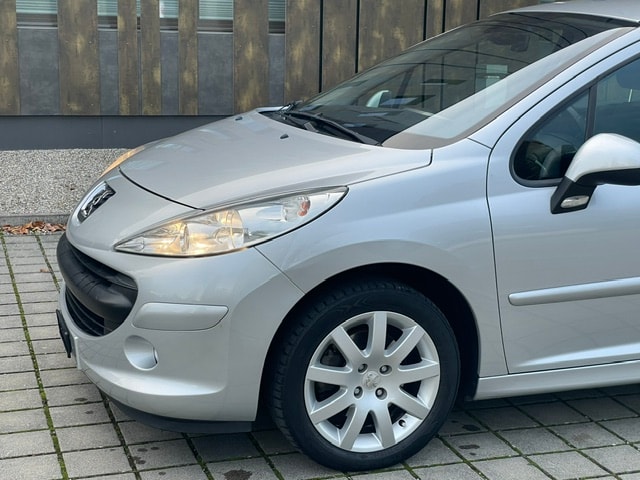 PEUGEOT 207 1.6 16V XS Automatic-image-5
