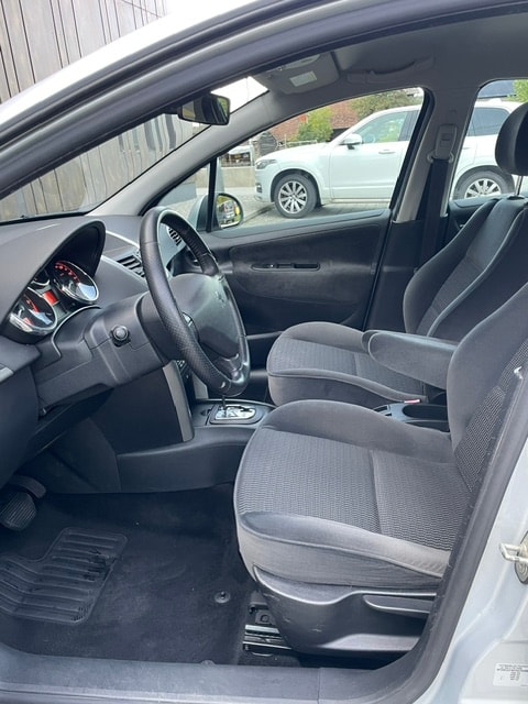 PEUGEOT 207 1.6 16V XS Automatic-image-13