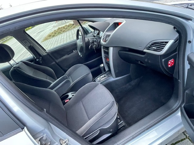 PEUGEOT 207 1.6 16V XS Automatic-image-22