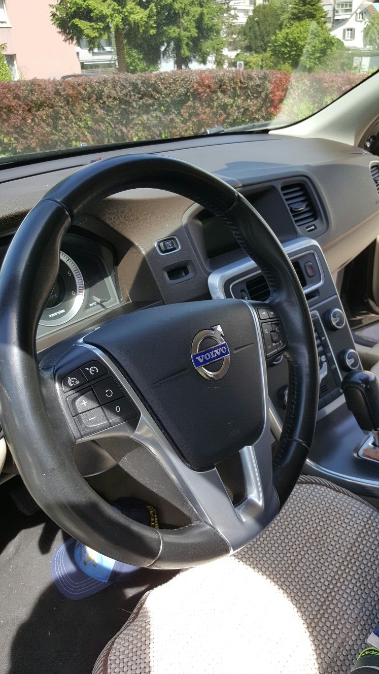 VOLVO S60 D5 Momentum AWD-image-4