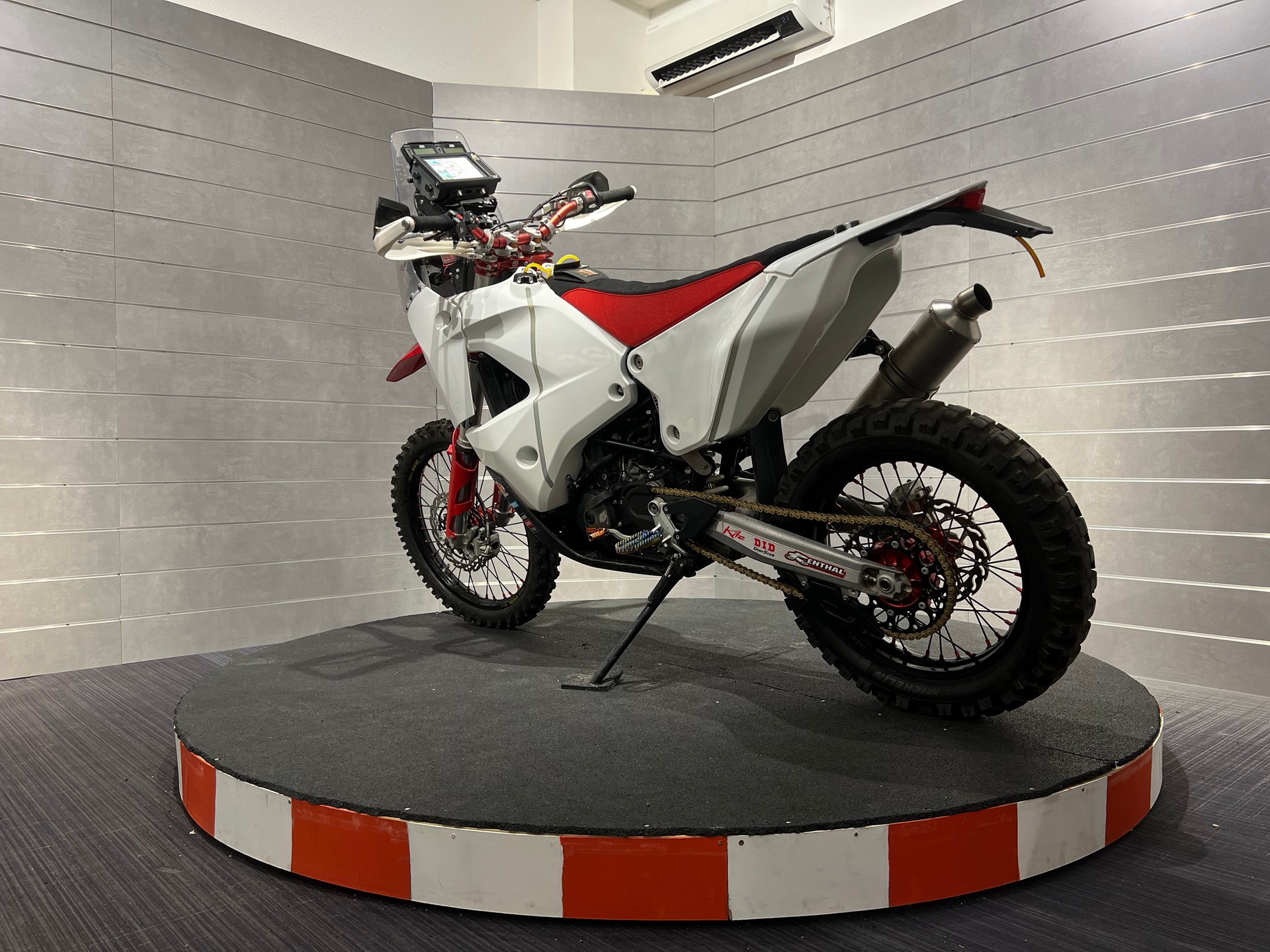 KTM 690 Rally-showroom-element-2