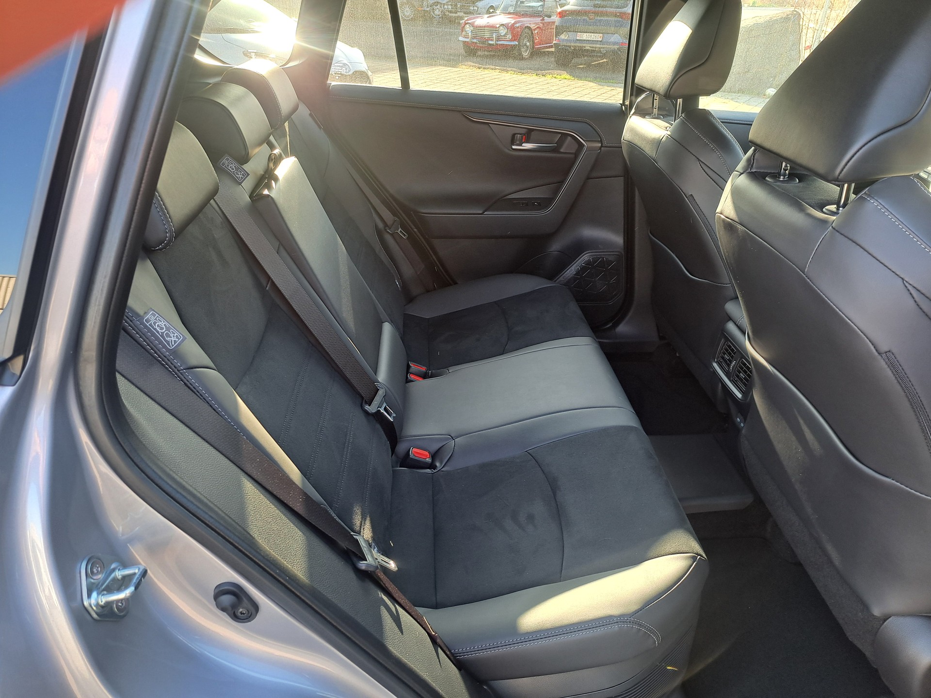 TOYOTA RAV-4 2.5 PHEV GR Sport e-CVT 4WD-image-6