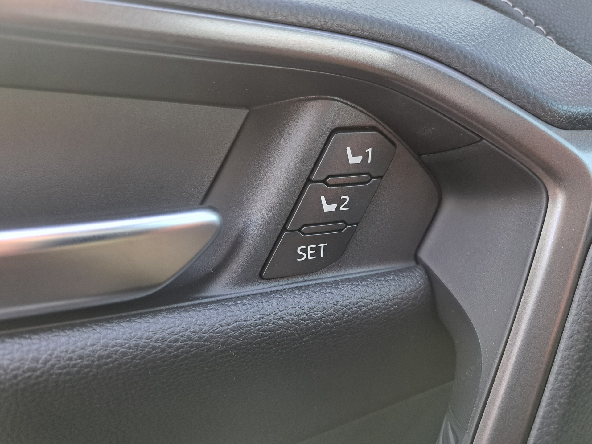 TOYOTA RAV-4 2.5 PHEV GR Sport e-CVT 4WD-image-12