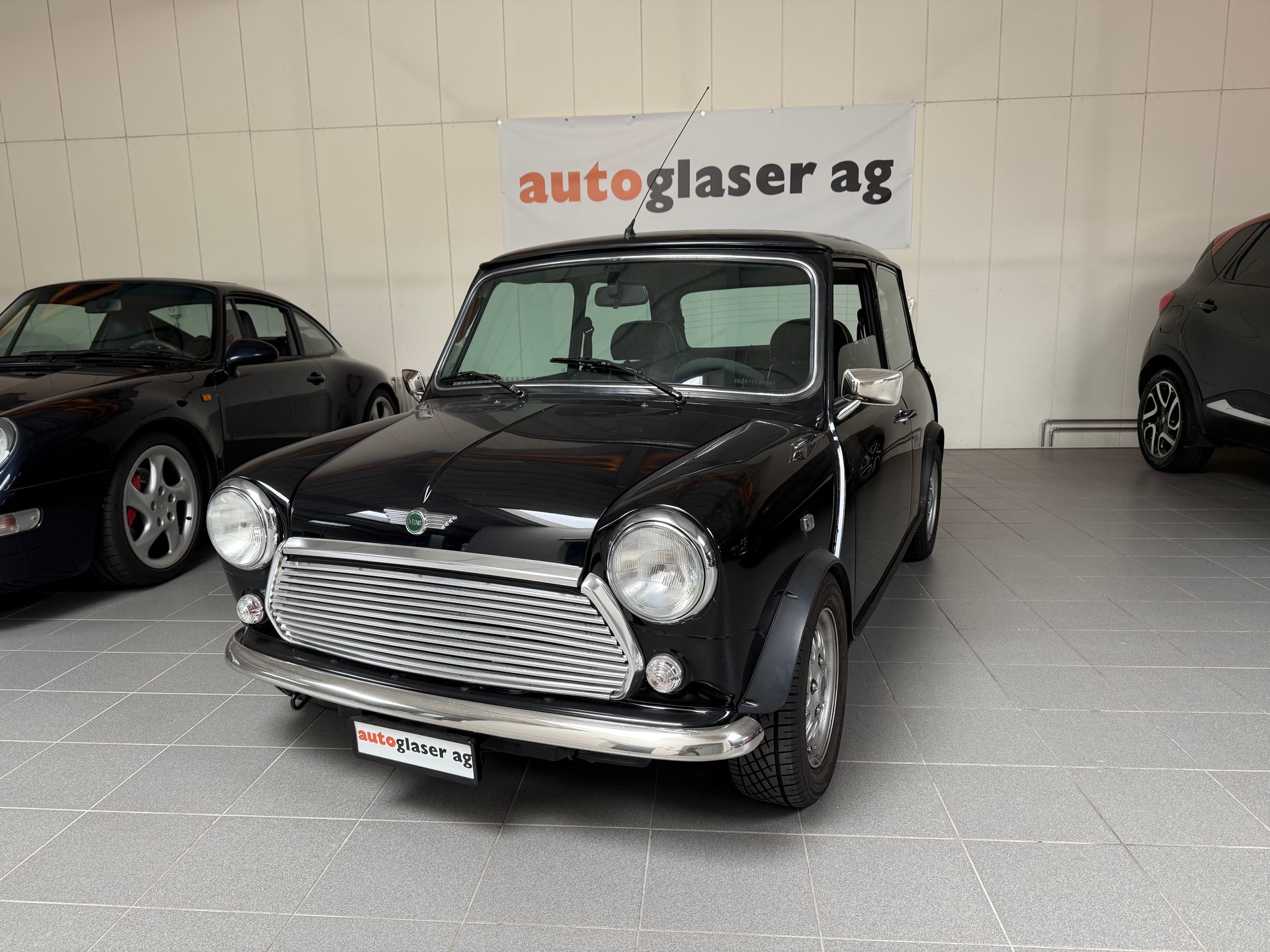 MINI 1.3i Seven-showroom-element-2