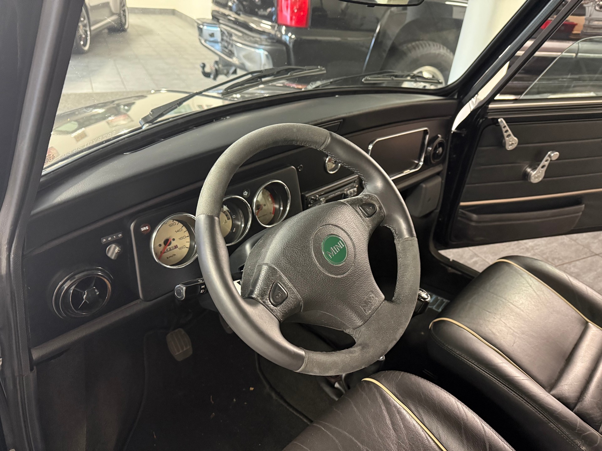 MINI 1.3i Seven-image-11