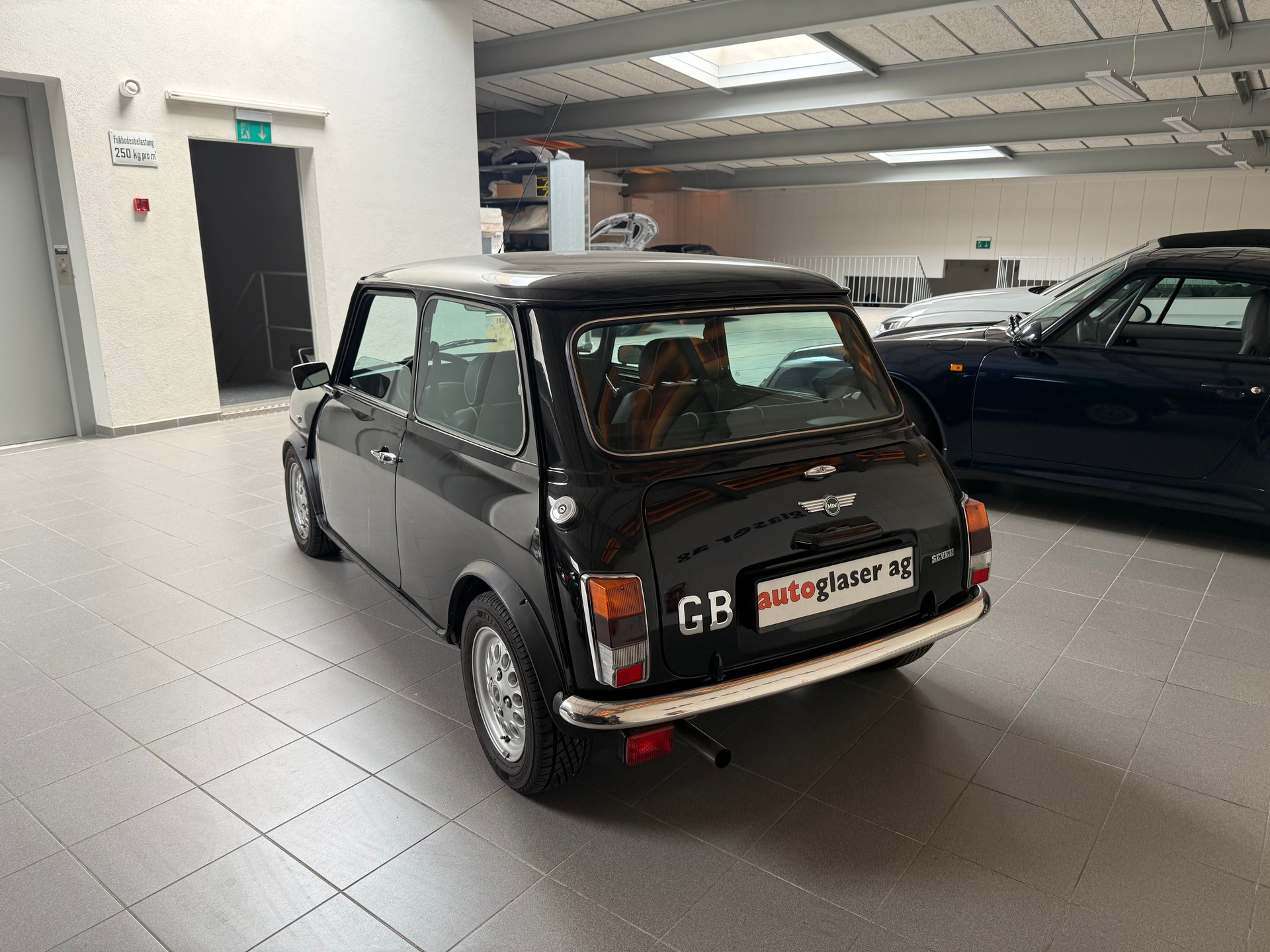MINI 1.3i Seven-image-5