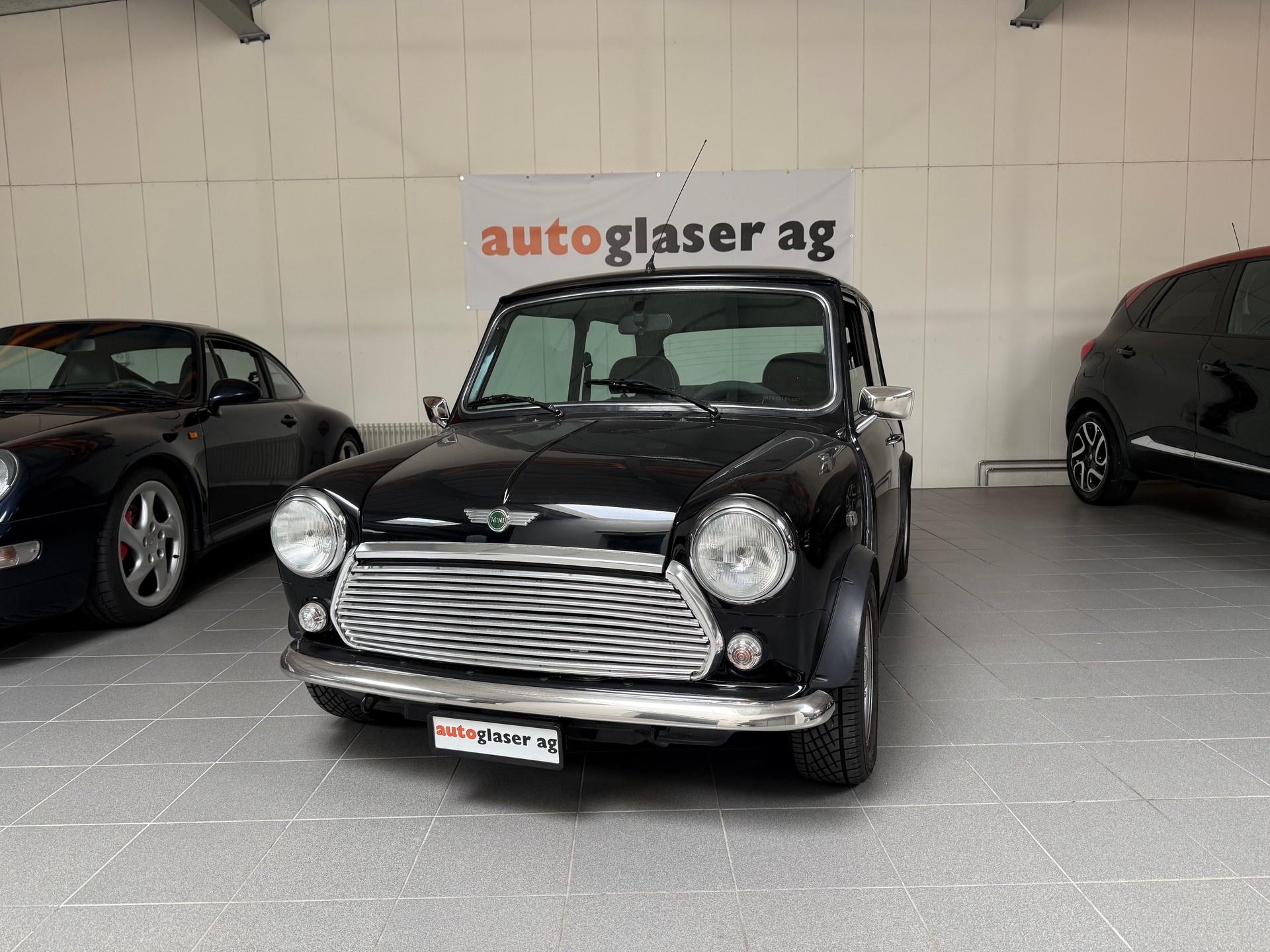 MINI 1.3i Seven-showroom-element-1