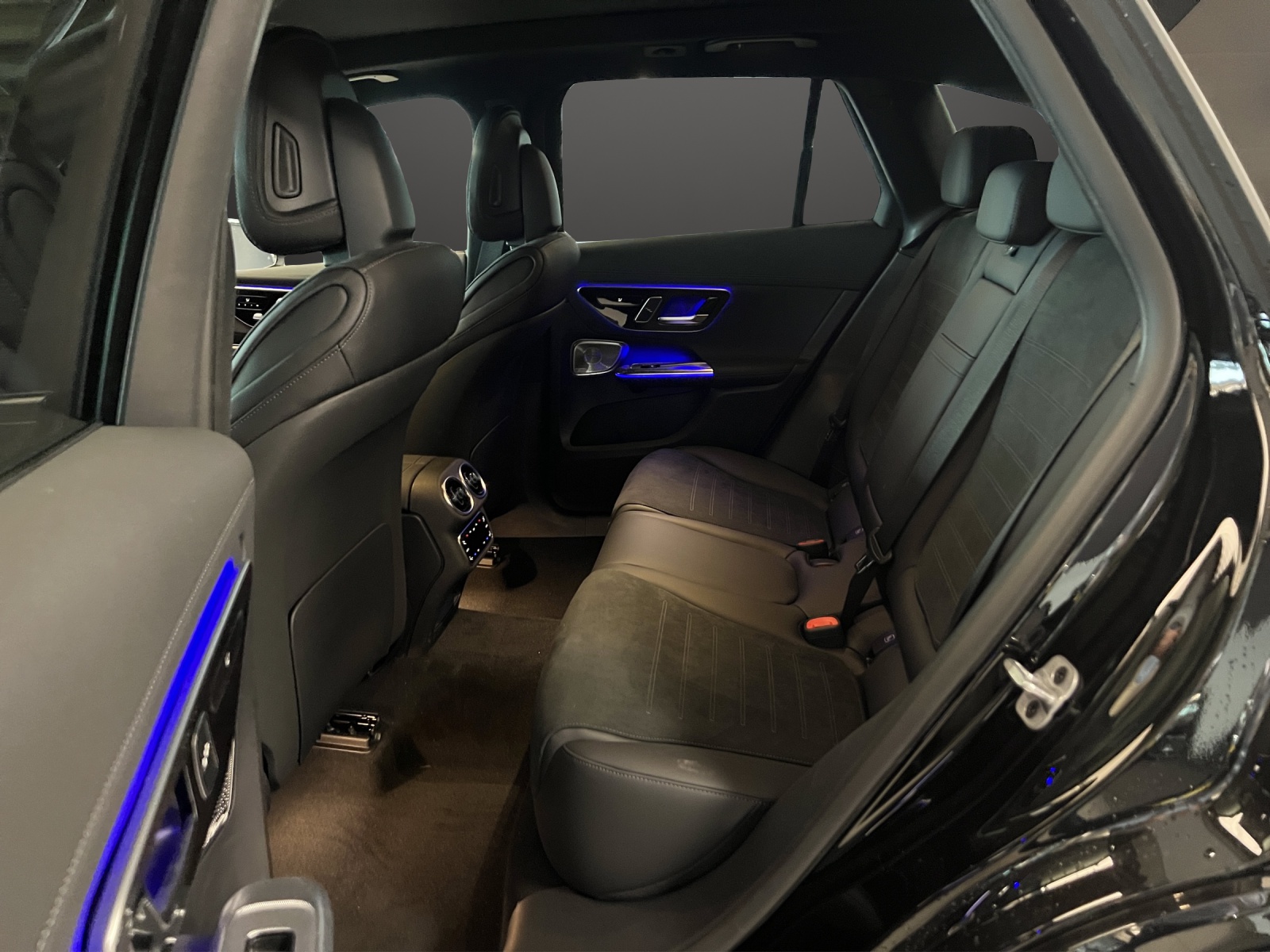 MERCEDES-BENZ GLC 300 d 4M 9G-Tronic-image-11
