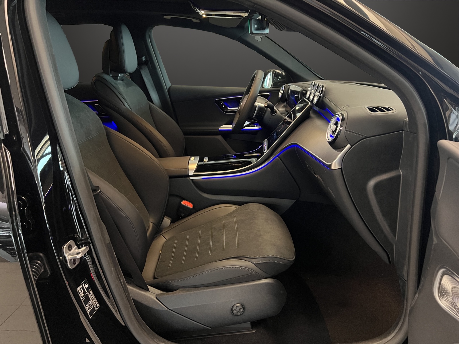 MERCEDES-BENZ GLC 300 d 4M 9G-Tronic-image-10