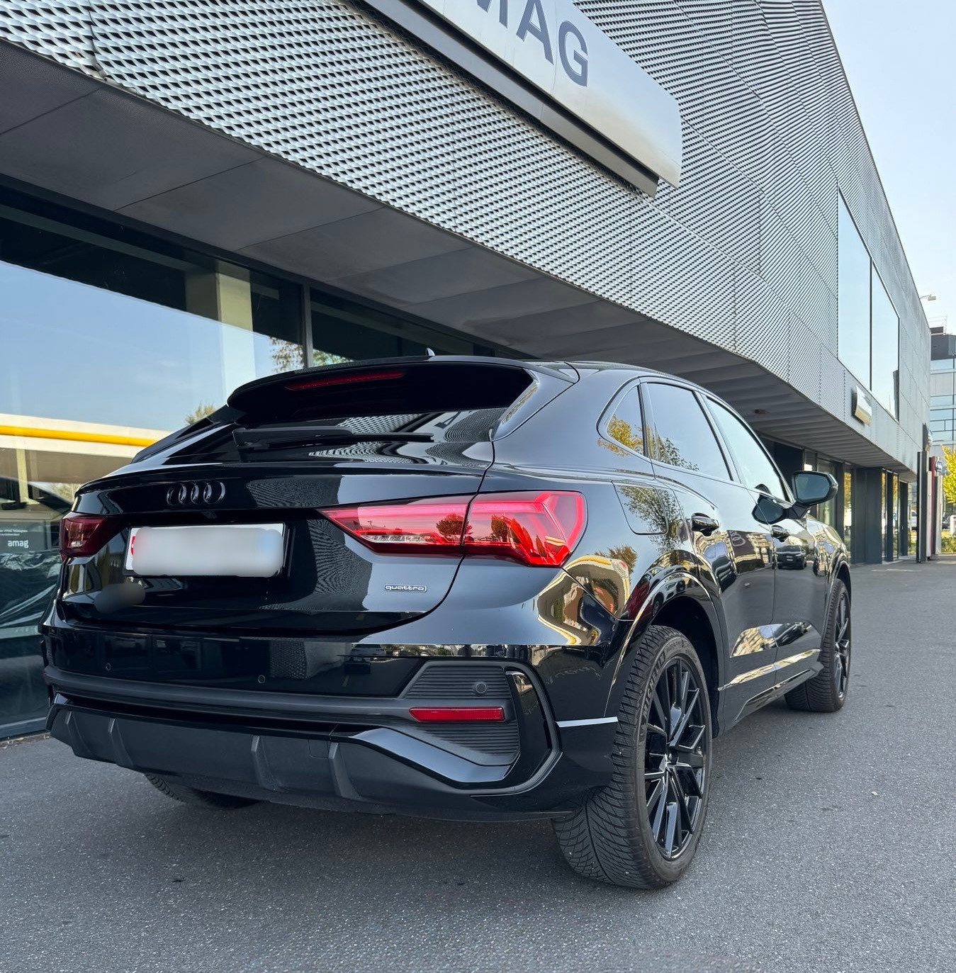 AUDI Q3 Sportback 40 TDI S line quattro S-tronic-image-0