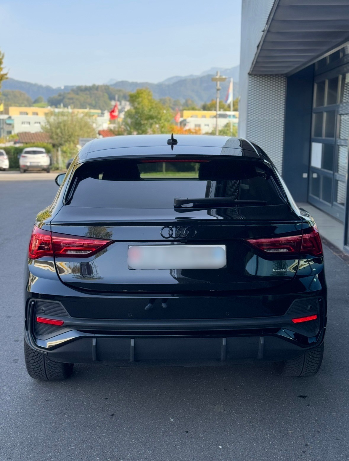 AUDI Q3 Sportback 40 TDI S line quattro S-tronic-image-5