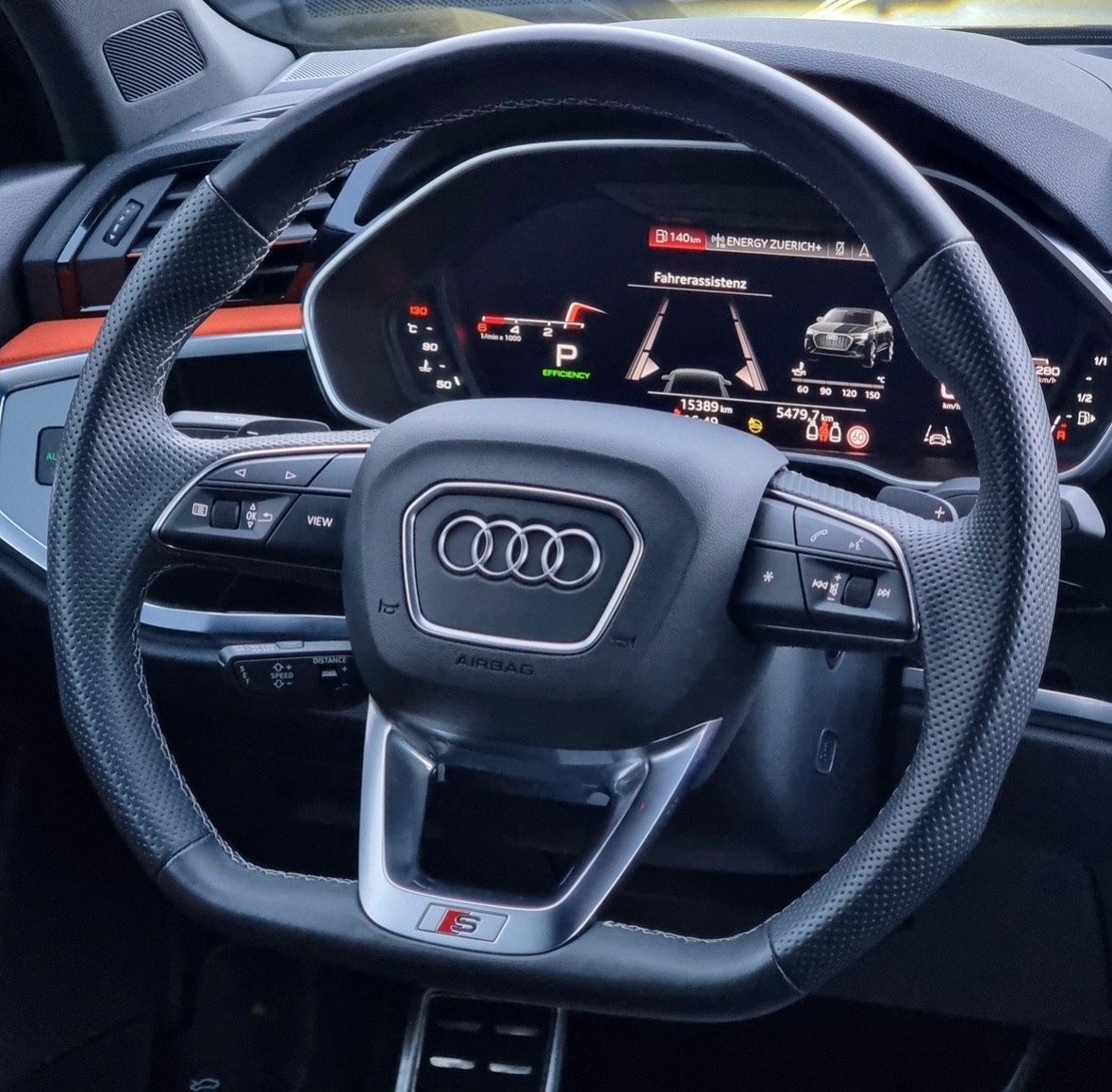 AUDI Q3 Sportback 40 TDI S line quattro S-tronic-image-8