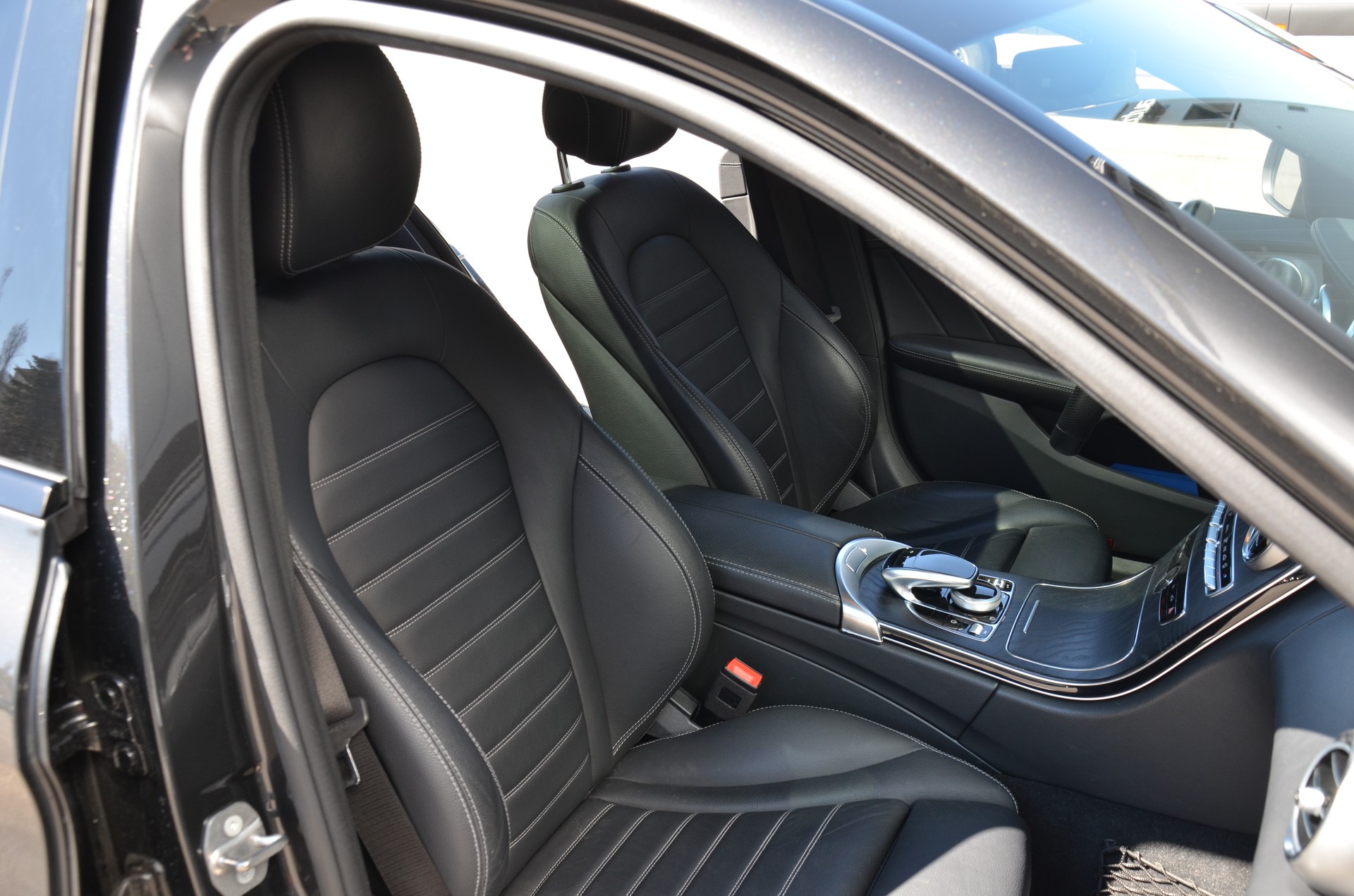 MERCEDES-BENZ C 300 AMG Line 4Matic 9G-Tronic-image-13