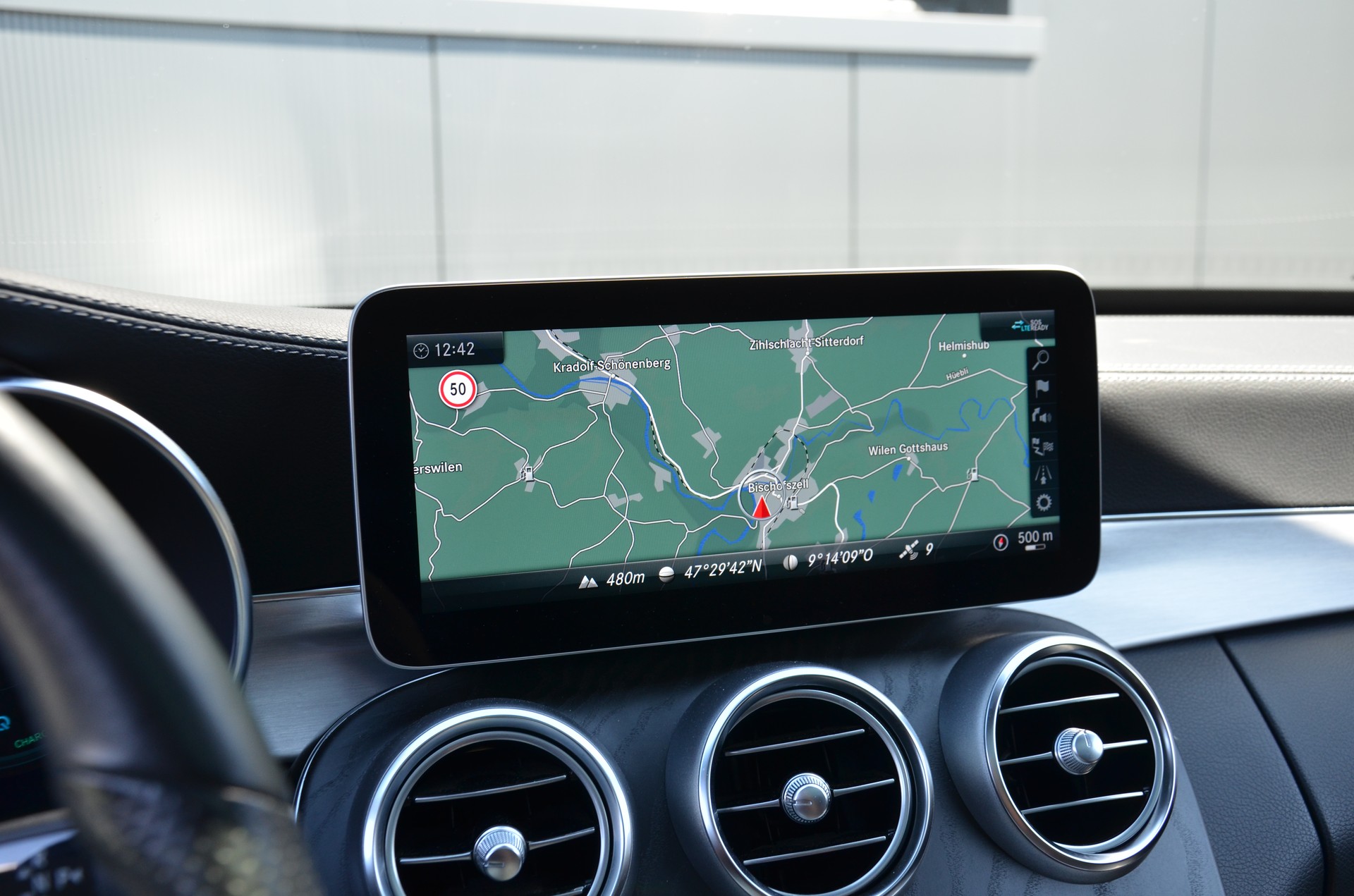 MERCEDES-BENZ C 300 AMG Line 4Matic 9G-Tronic-image-23