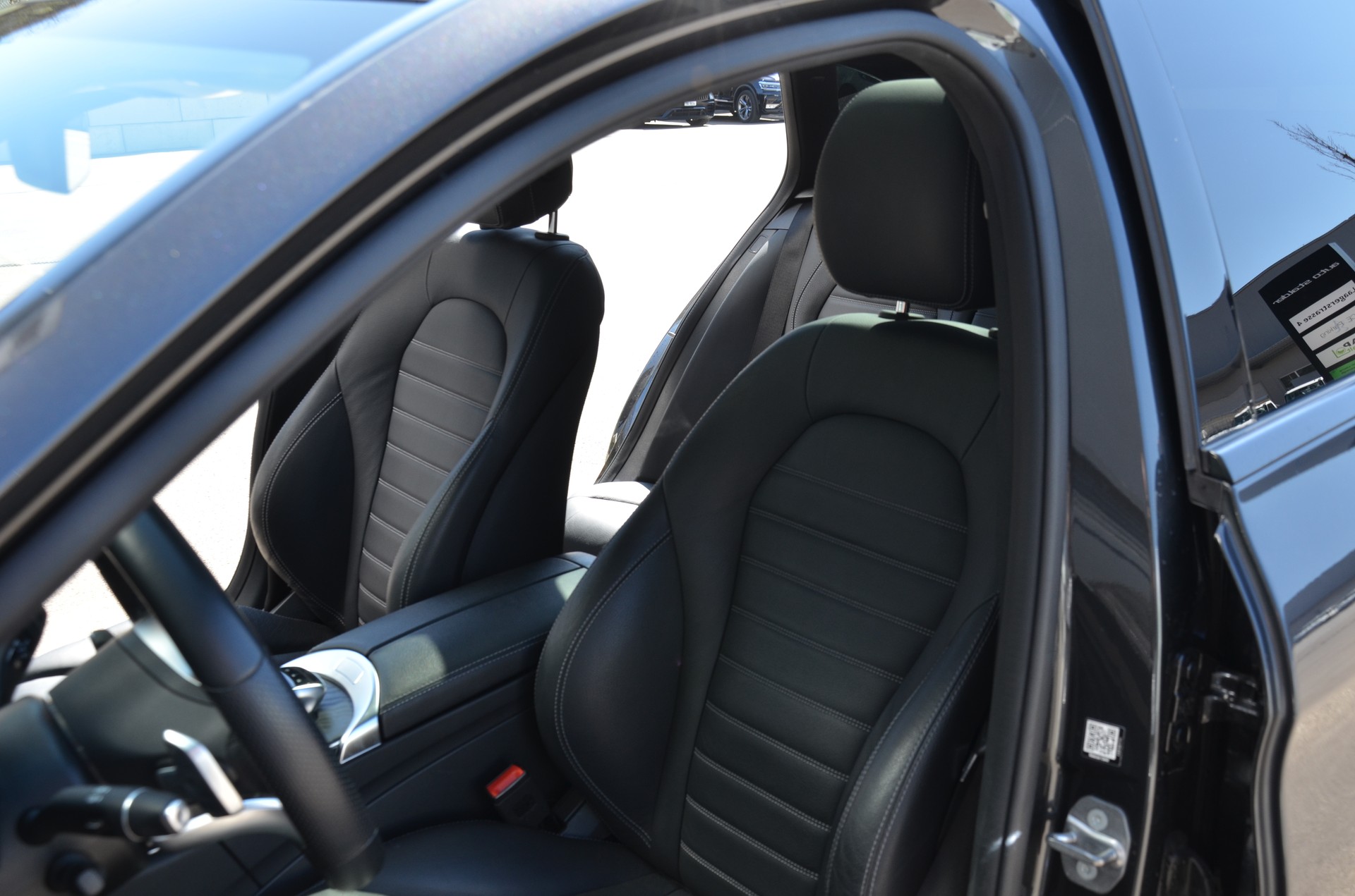 MERCEDES-BENZ C 300 AMG Line 4Matic 9G-Tronic-image-18