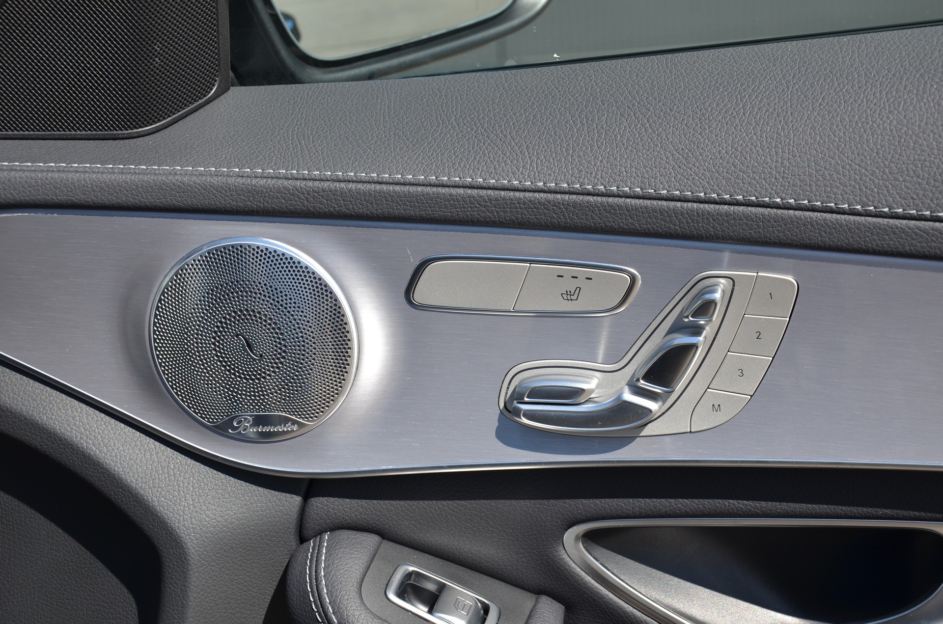 MERCEDES-BENZ C 300 AMG Line 4Matic 9G-Tronic-image-14