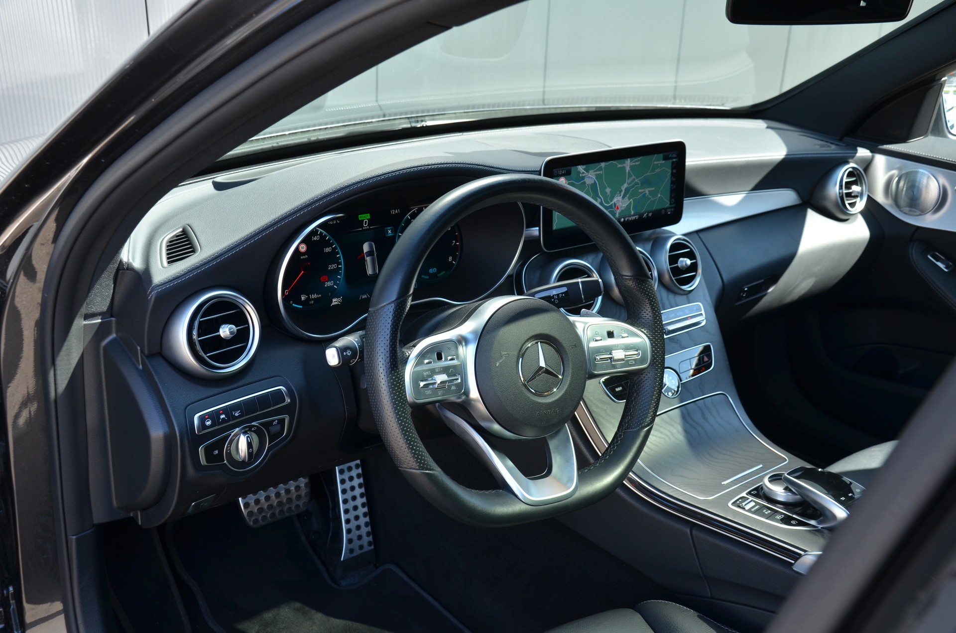 MERCEDES-BENZ C 300 AMG Line 4Matic 9G-Tronic-image-19