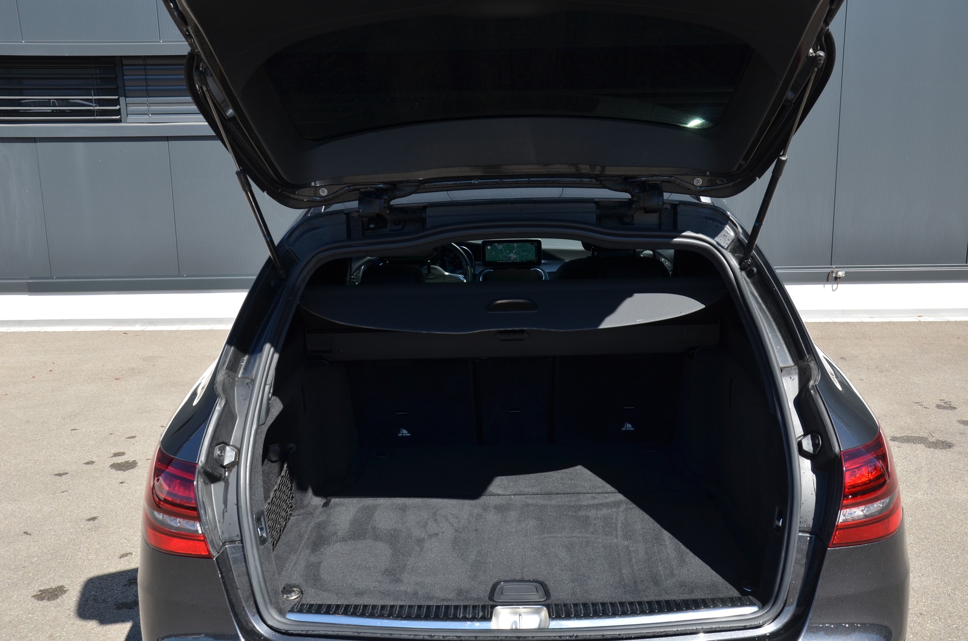 MERCEDES-BENZ C 300 AMG Line 4Matic 9G-Tronic-image-8