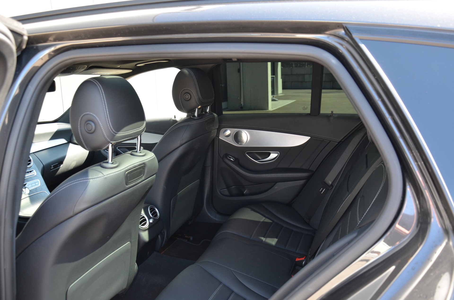 MERCEDES-BENZ C 300 AMG Line 4Matic 9G-Tronic-image-10