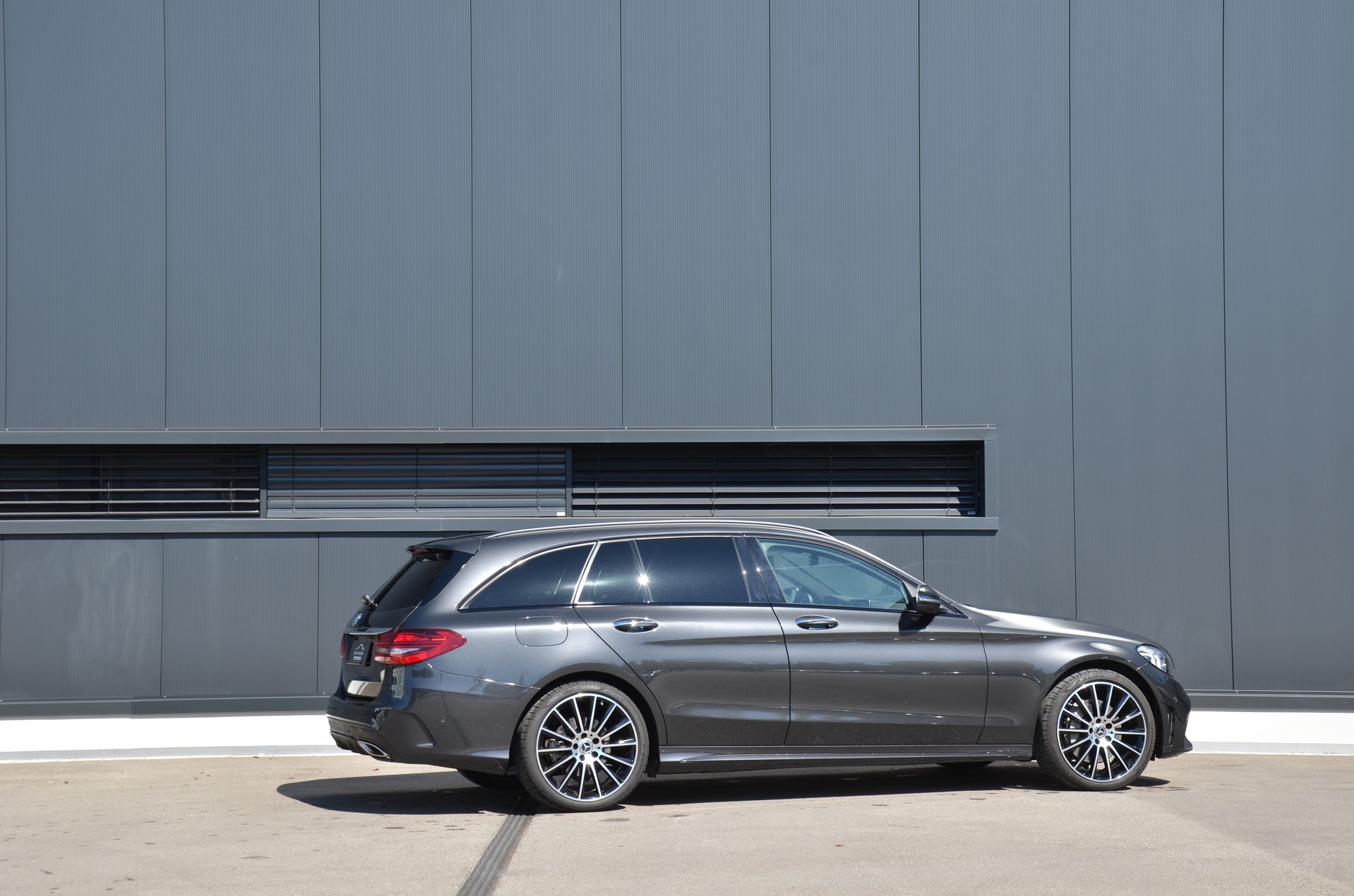 MERCEDES-BENZ C 300 AMG Line 4Matic 9G-Tronic-image-3
