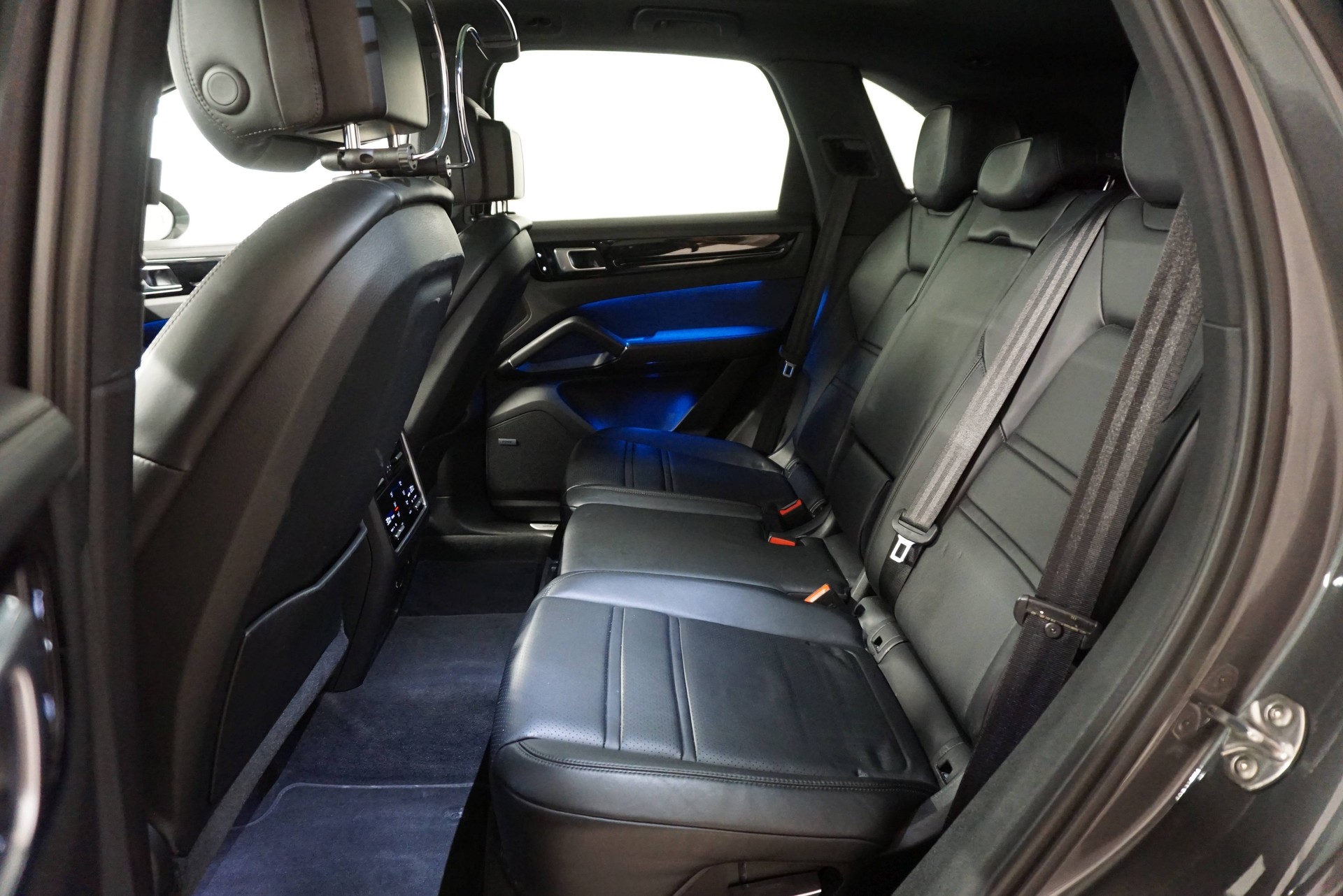 PORSCHE Cayenne S-image-9