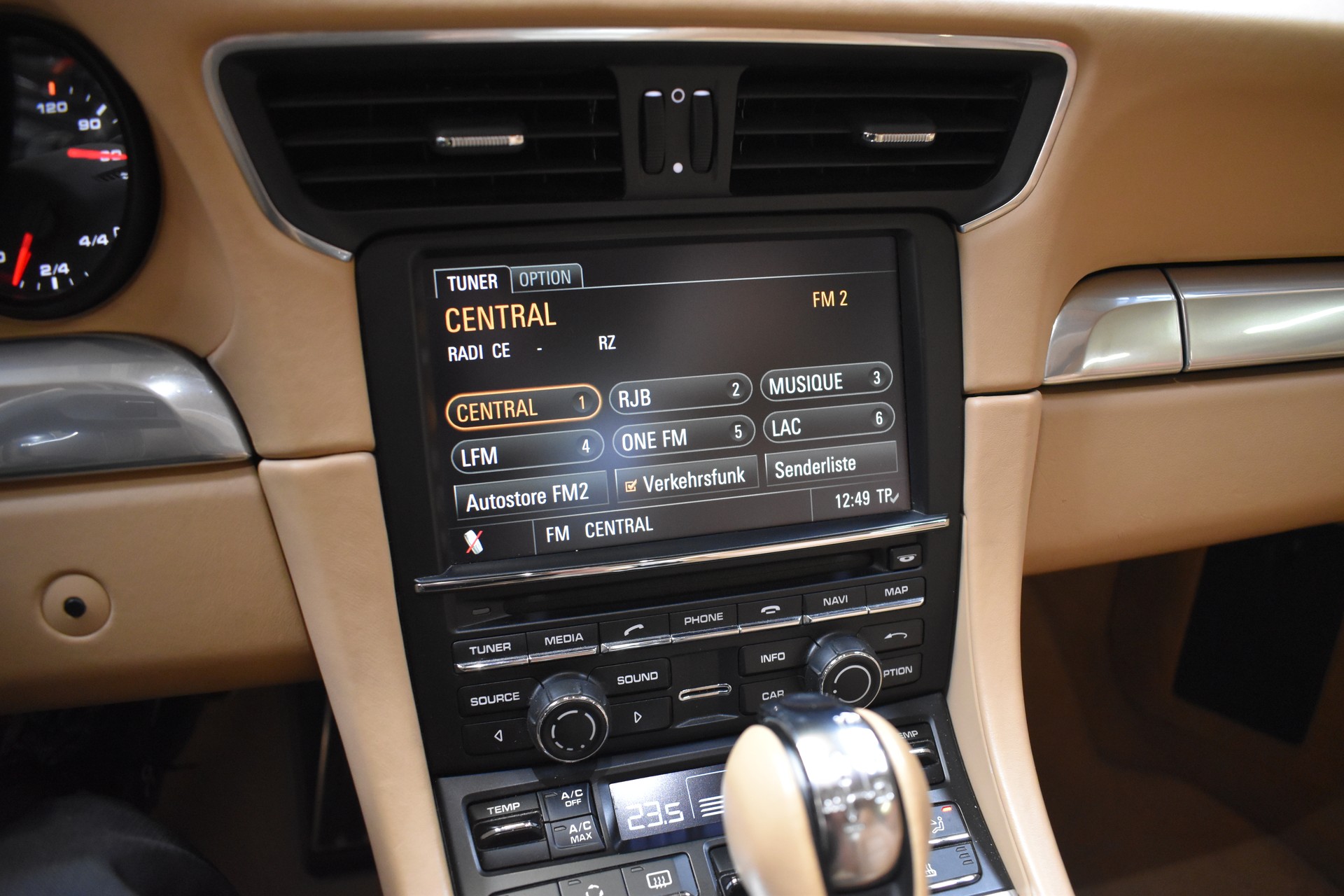 PORSCHE 911 Carrera PDK-image-19
