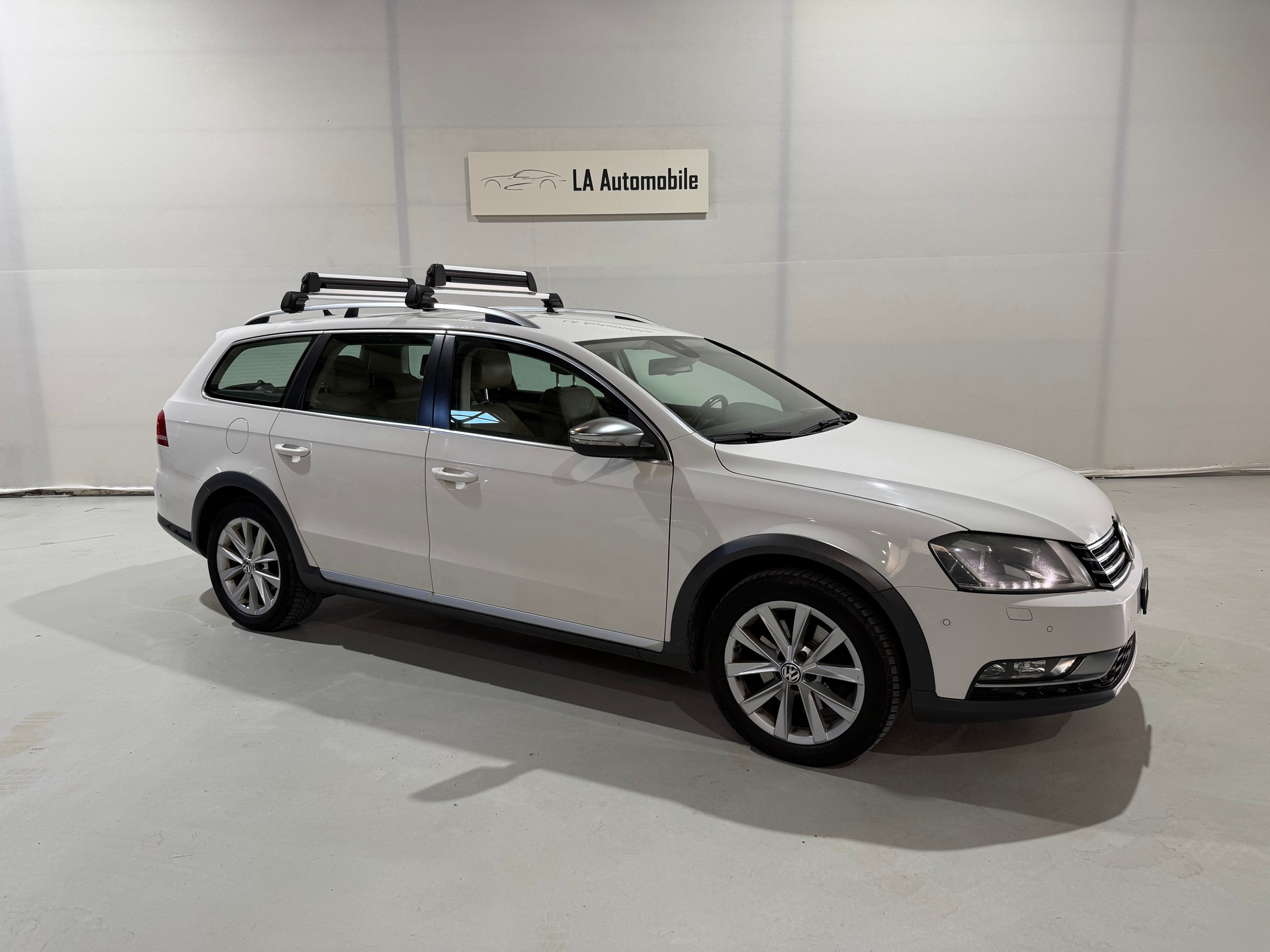 VW Passat Alltrack 2.0 TDI BMT 4Motion DSG-image-5
