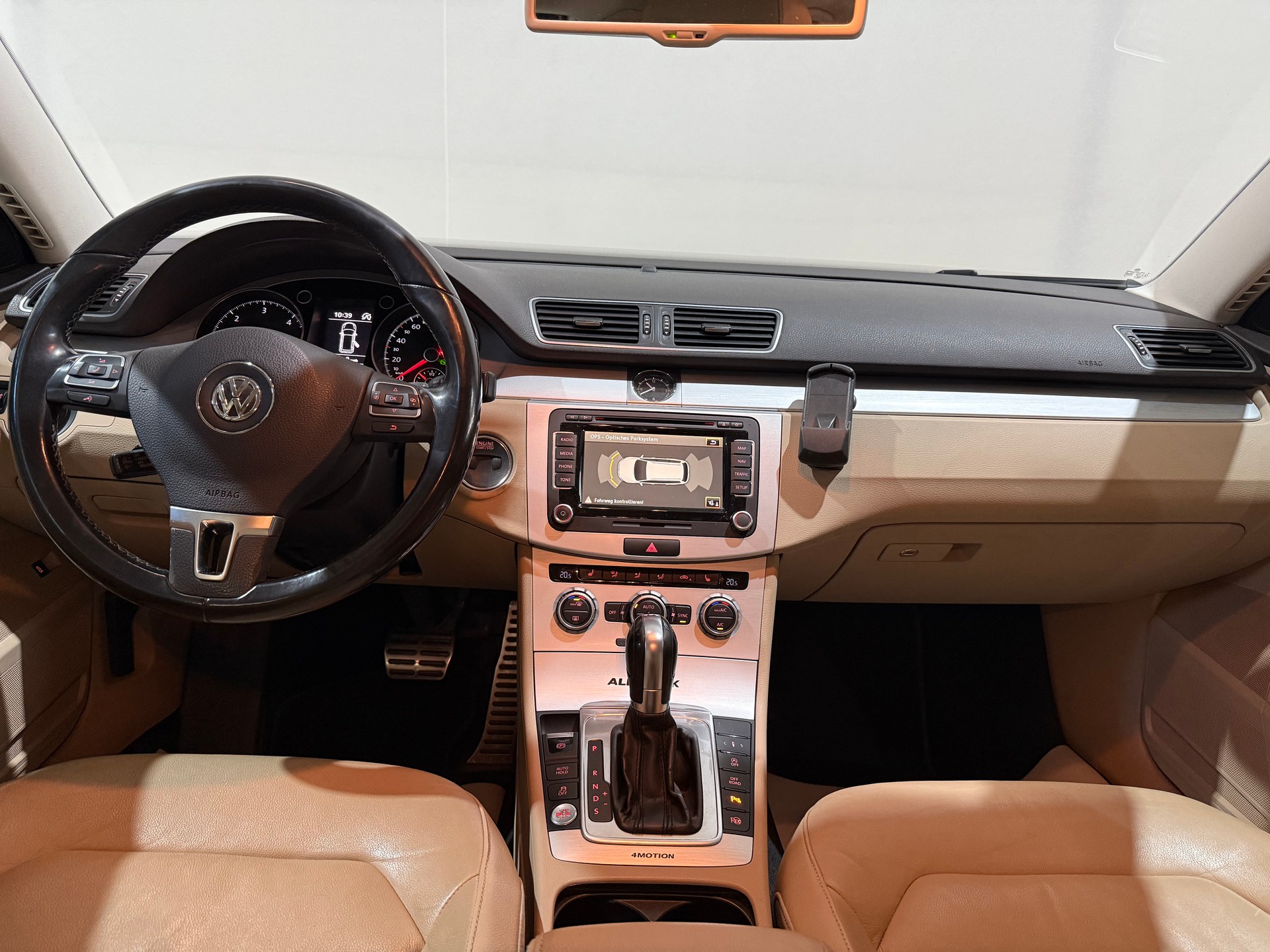 VW Passat Alltrack 2.0 TDI BMT 4Motion DSG-image-11