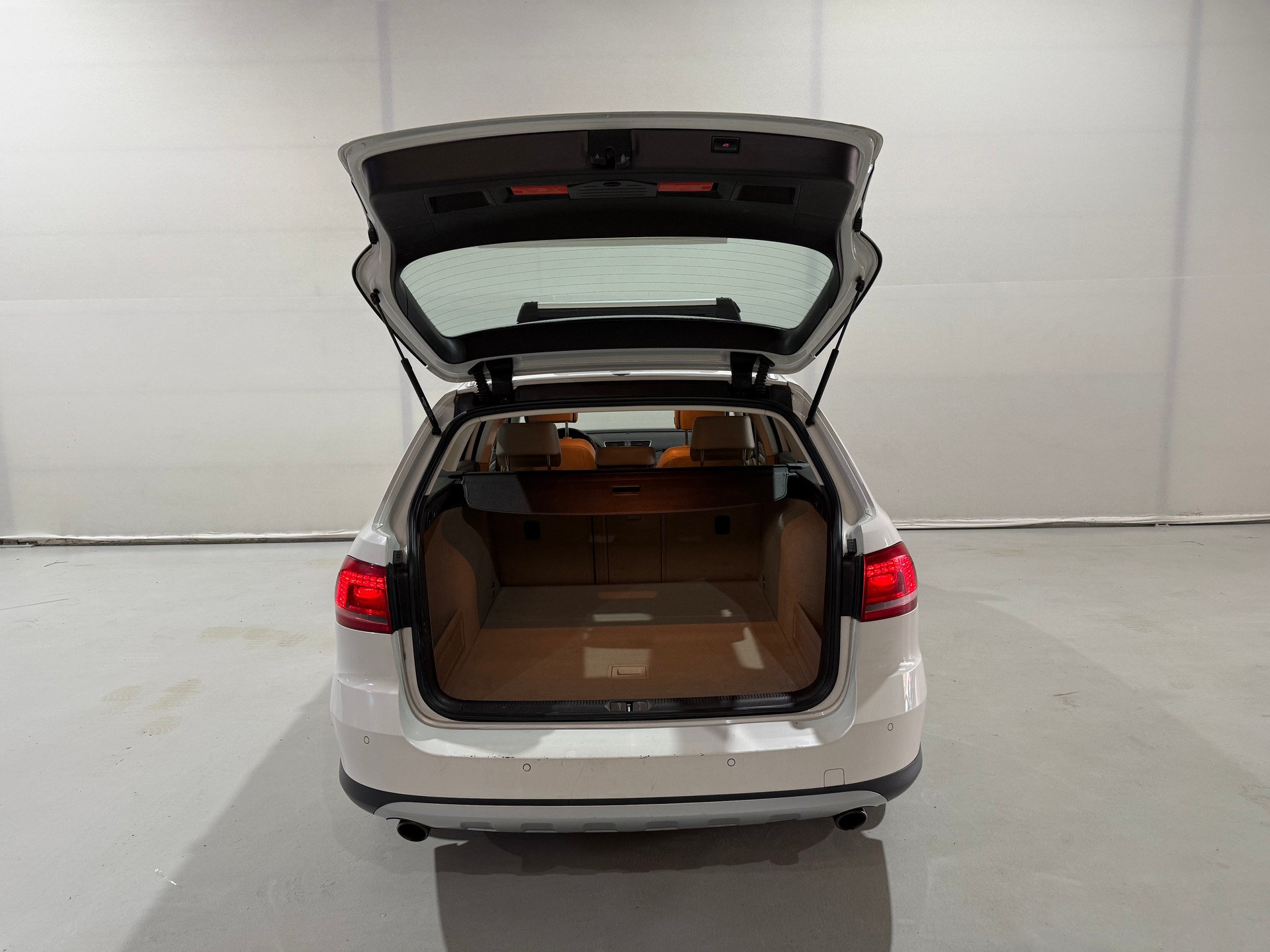 VW Passat Alltrack 2.0 TDI BMT 4Motion DSG-image-10
