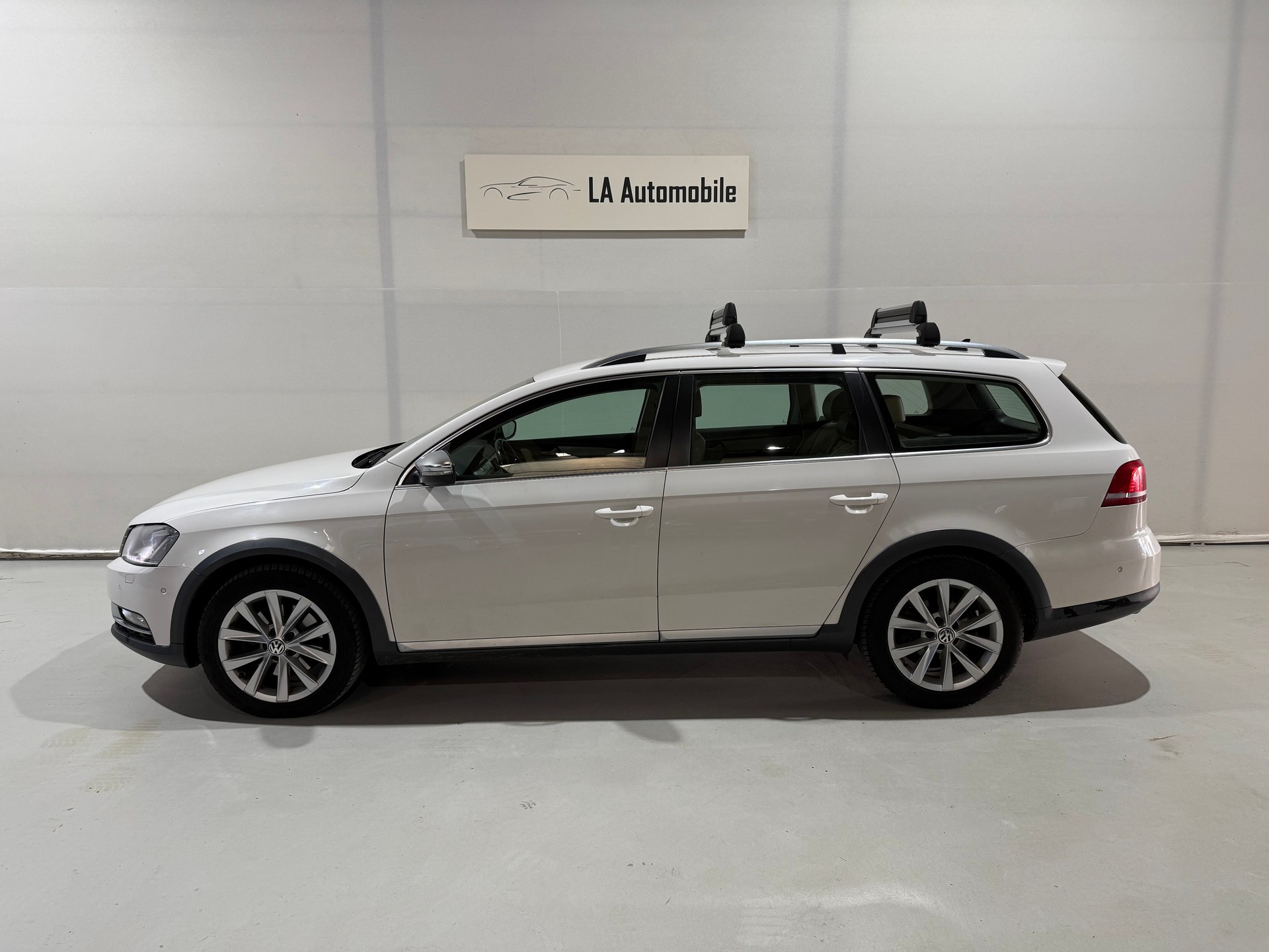 VW Passat Alltrack 2.0 TDI BMT 4Motion DSG-image-2