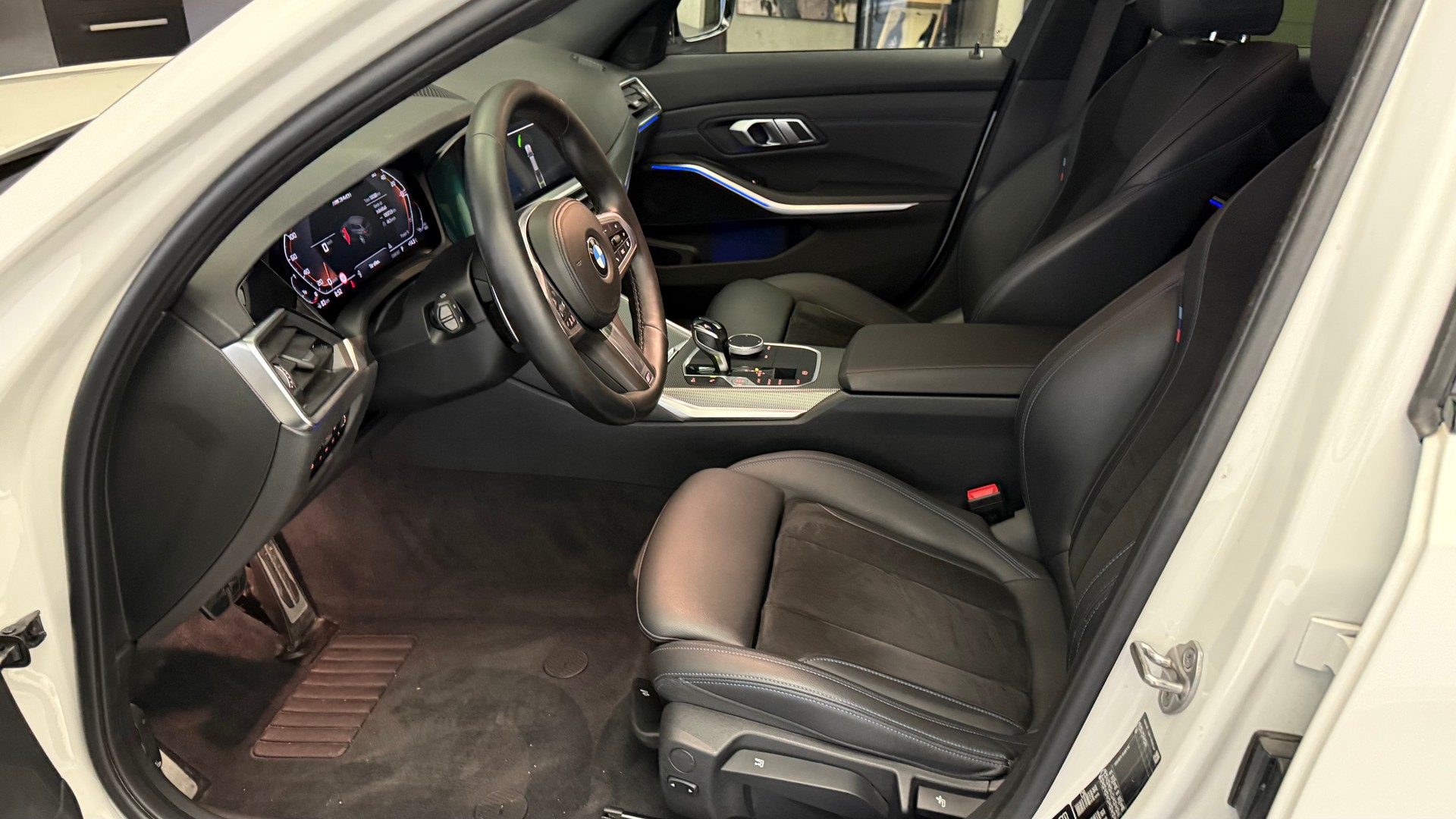 BMW M340i xDrive Touring-image-14