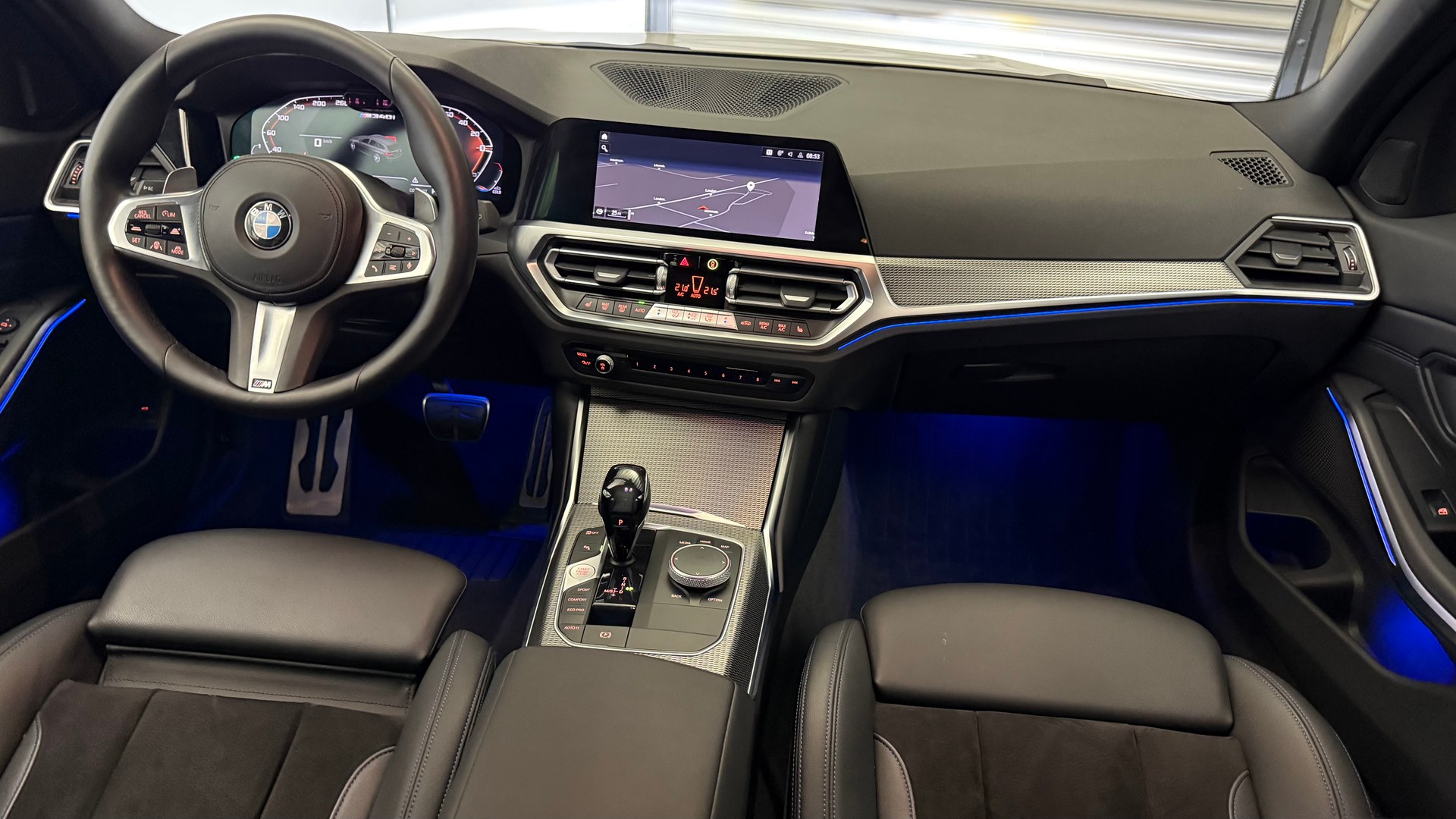 BMW M340i xDrive Touring-image-4