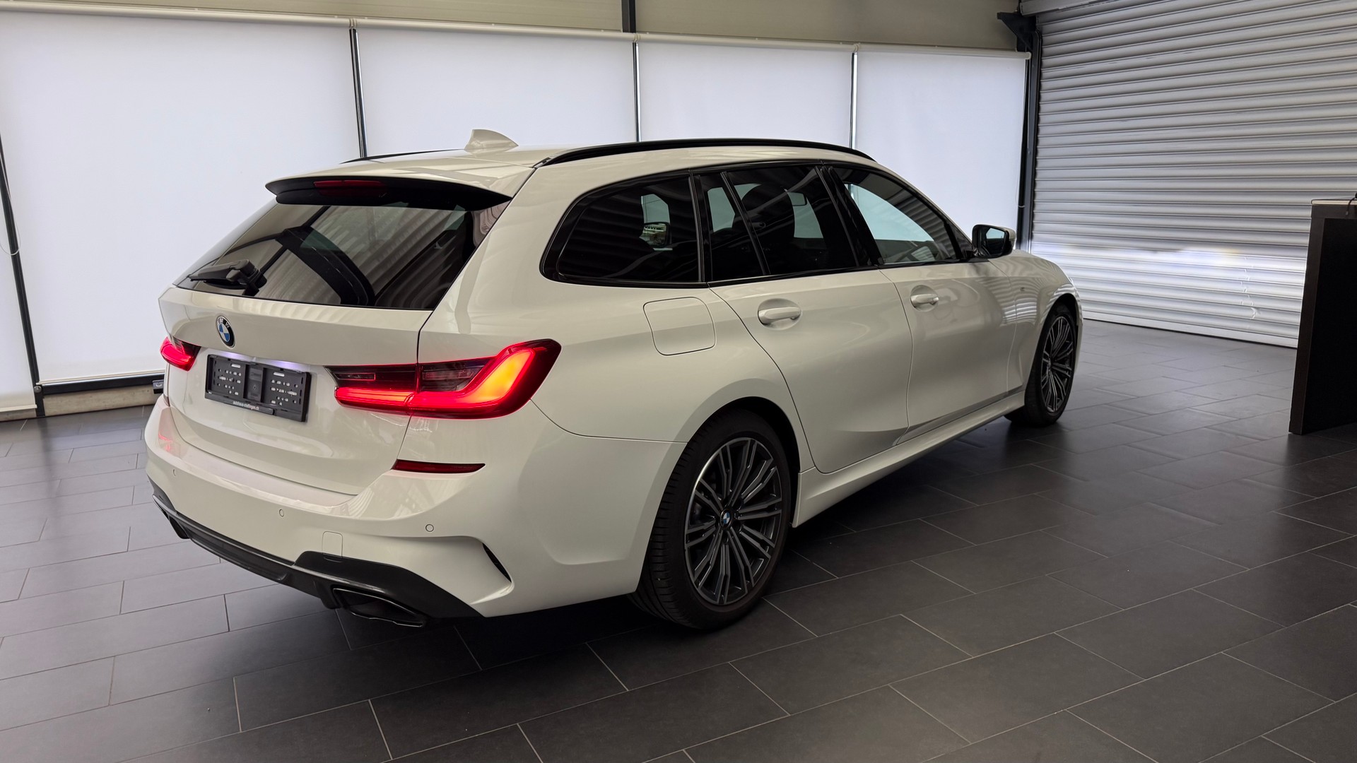 BMW M340i xDrive Touring-image-3