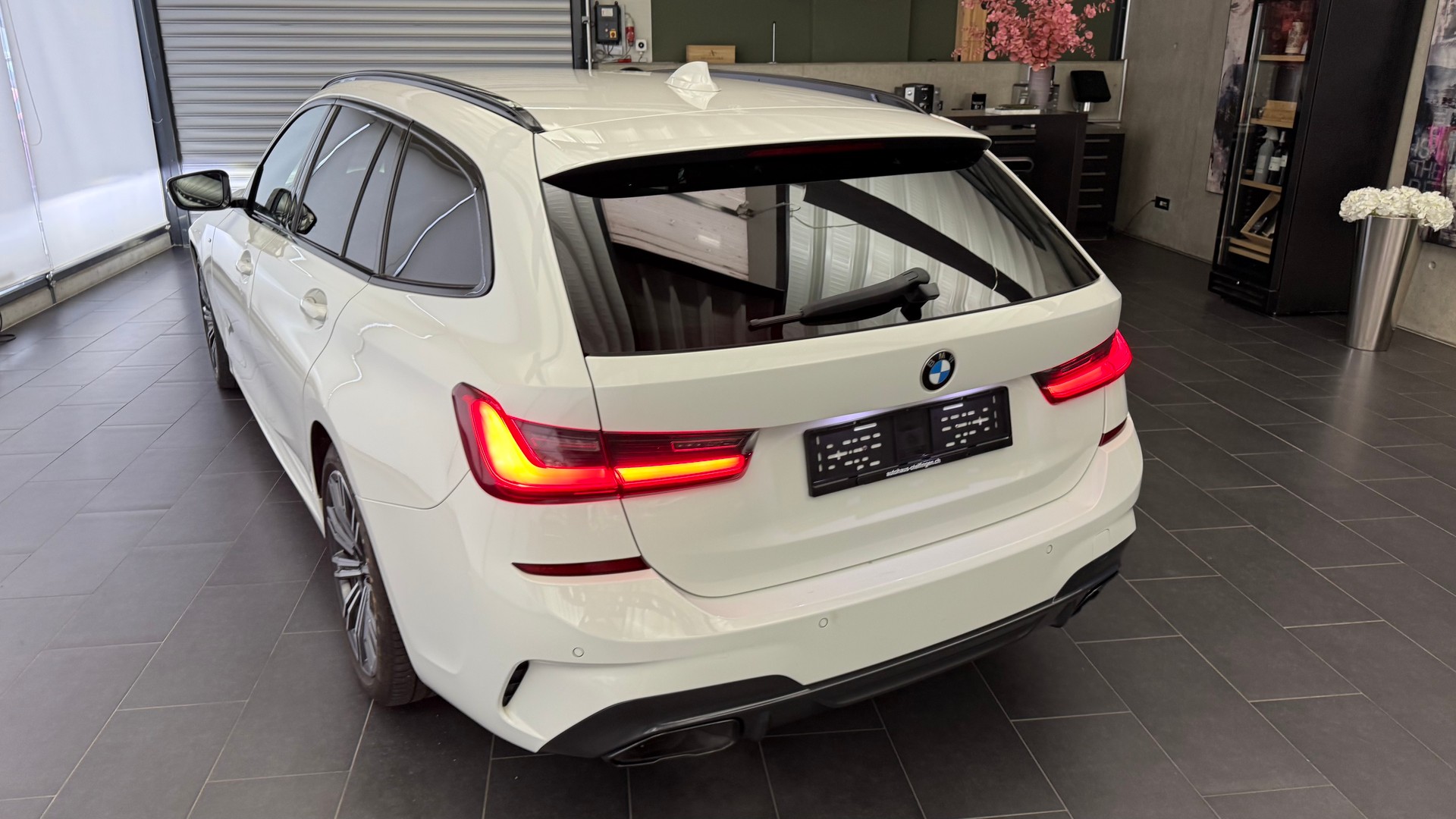 BMW M340i xDrive Touring-image-8