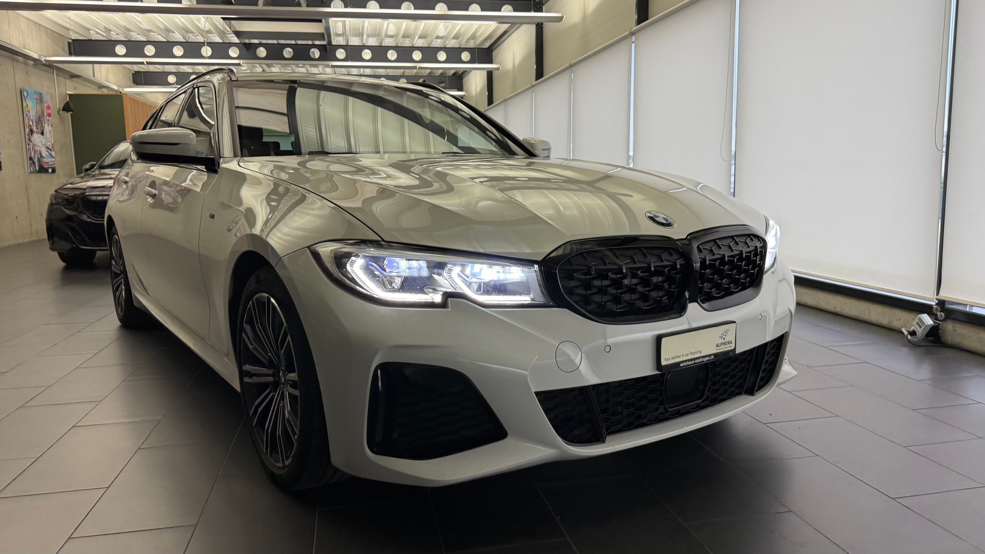 BMW M340i xDrive Touring-image-22