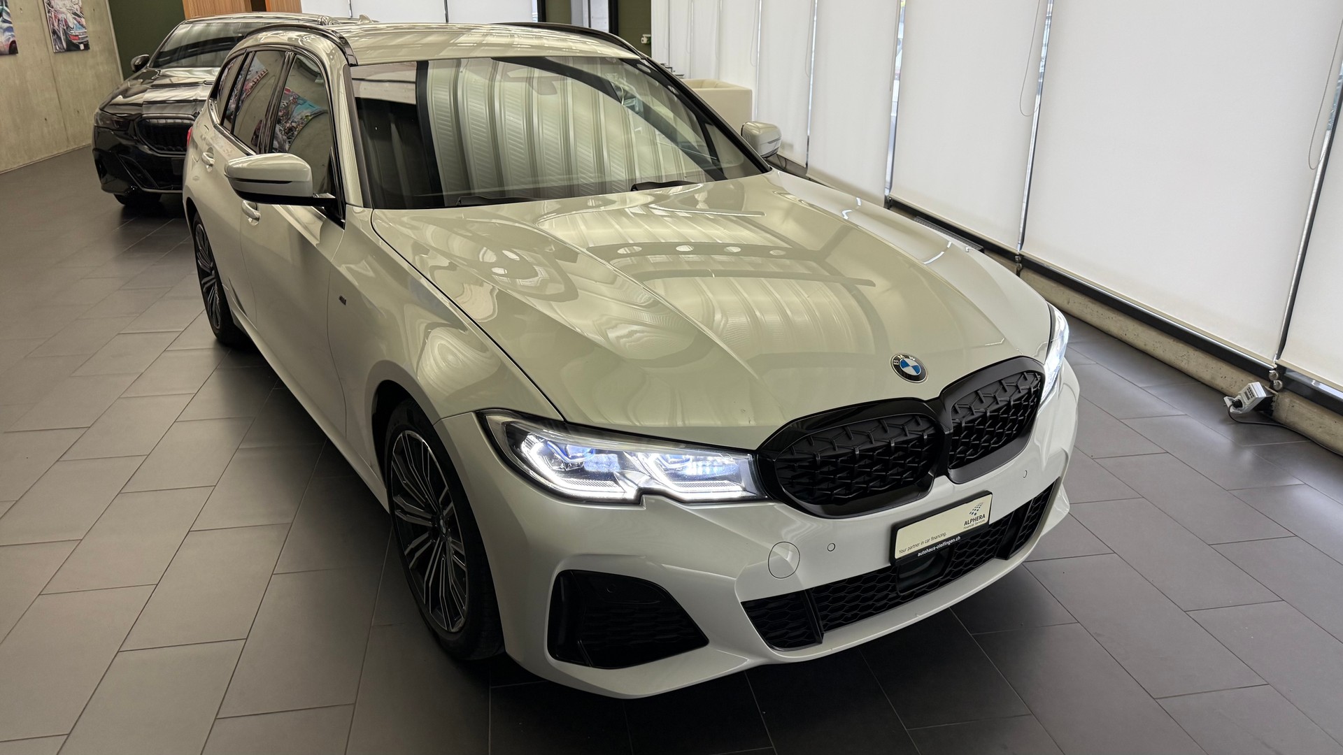 BMW M340i xDrive Touring-image-23