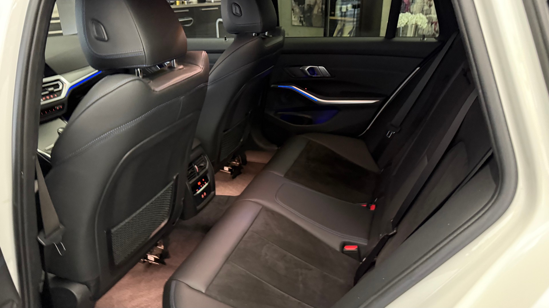 BMW M340i xDrive Touring-image-16