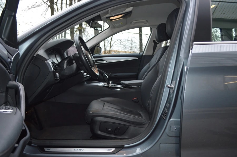 BMW 520d xDrive 48V Touring Steptronic-image-3