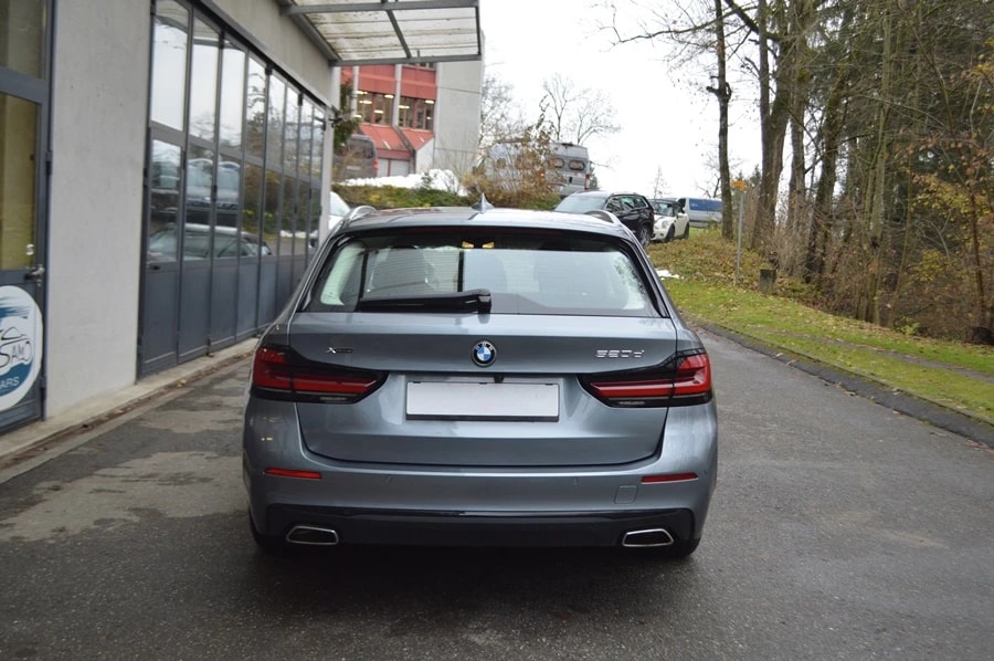 BMW 520d xDrive 48V Touring Steptronic-image-12